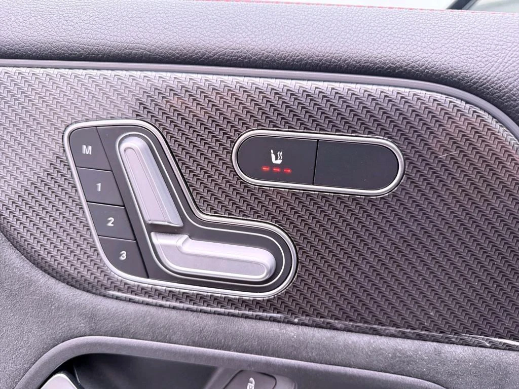 Mercedes-Benz-GLA-image-6