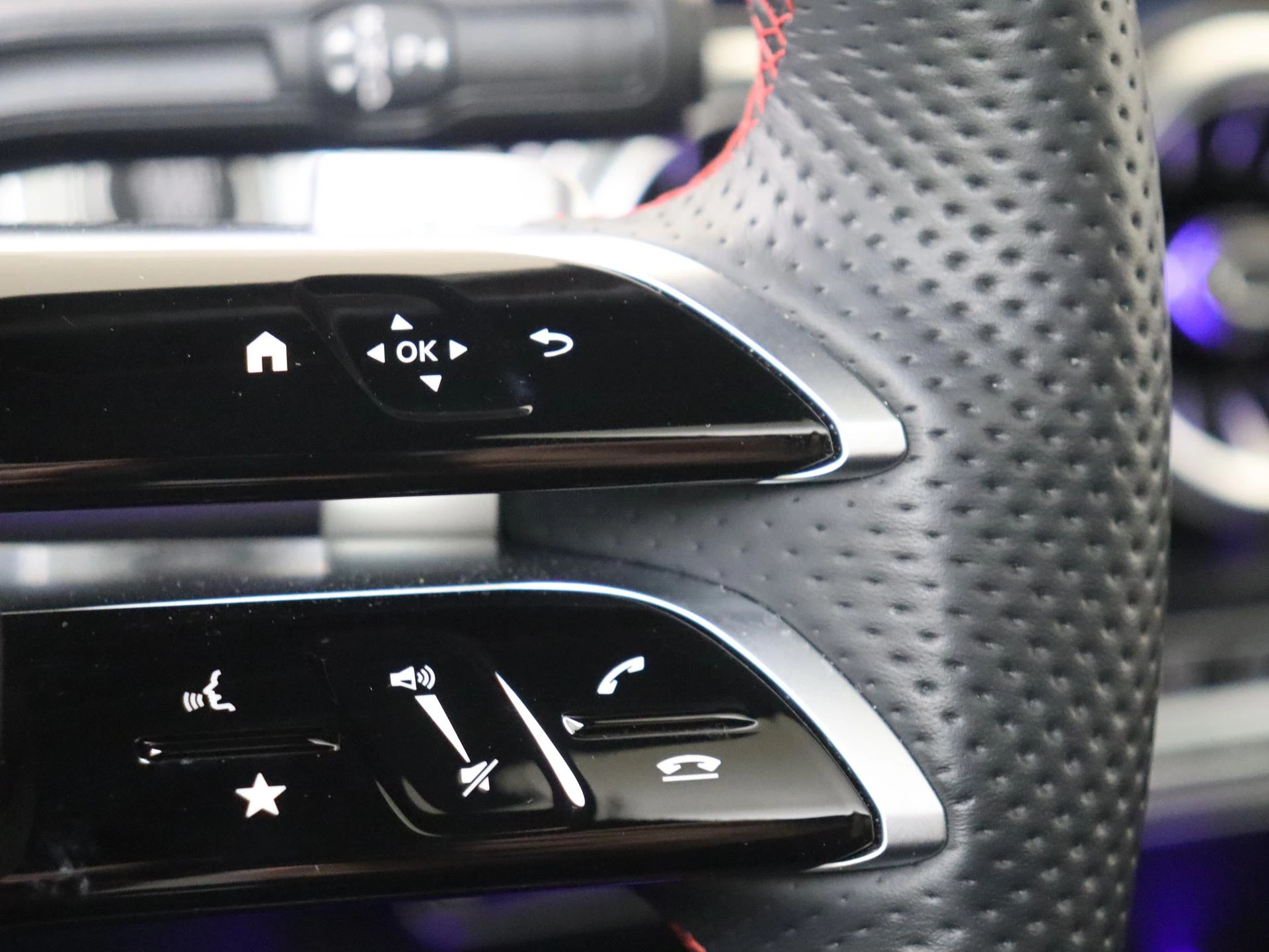 Mercedes-Benz-EQB-image-16