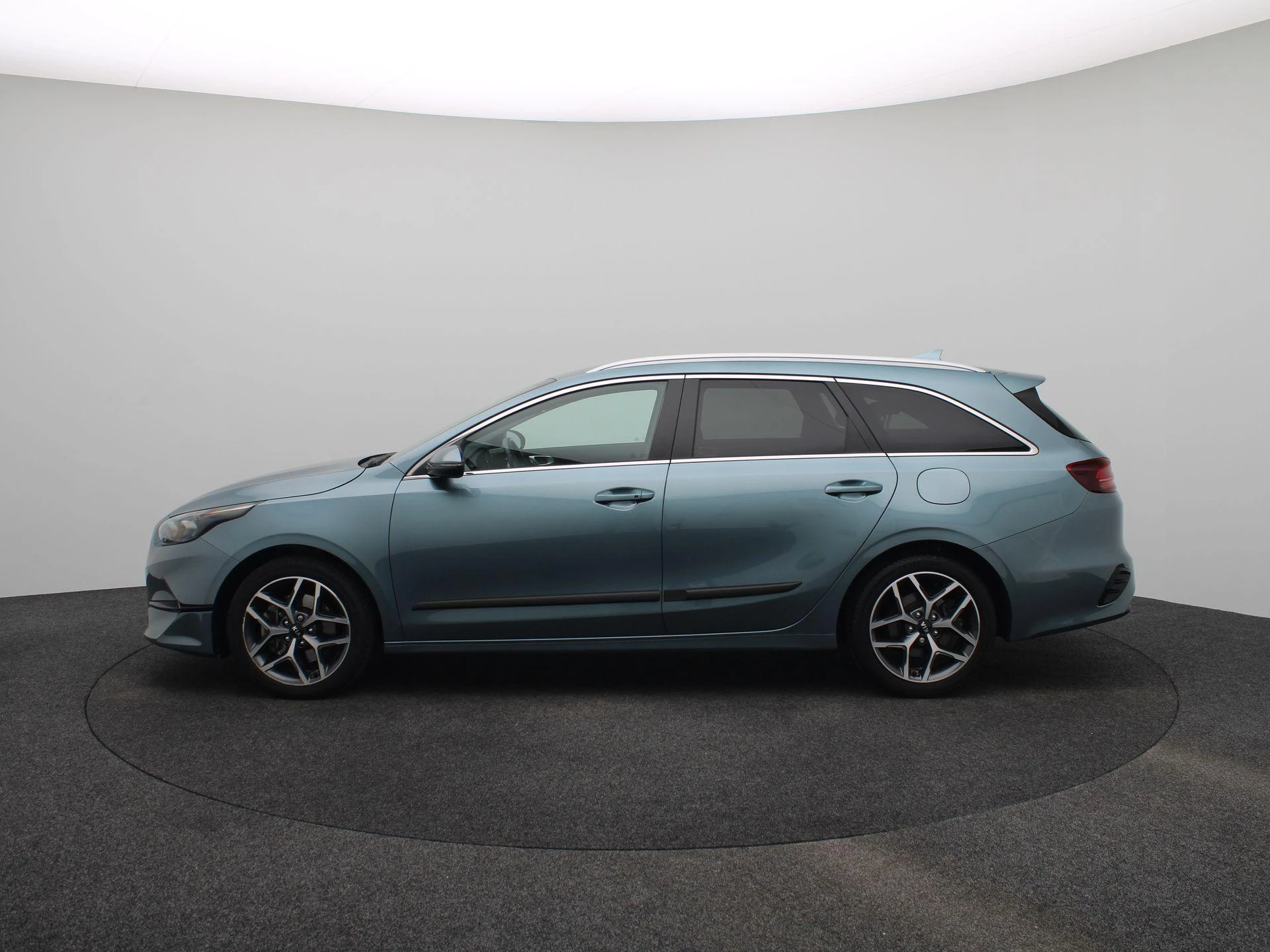 Kia-Ceed Sportswagon-image-43