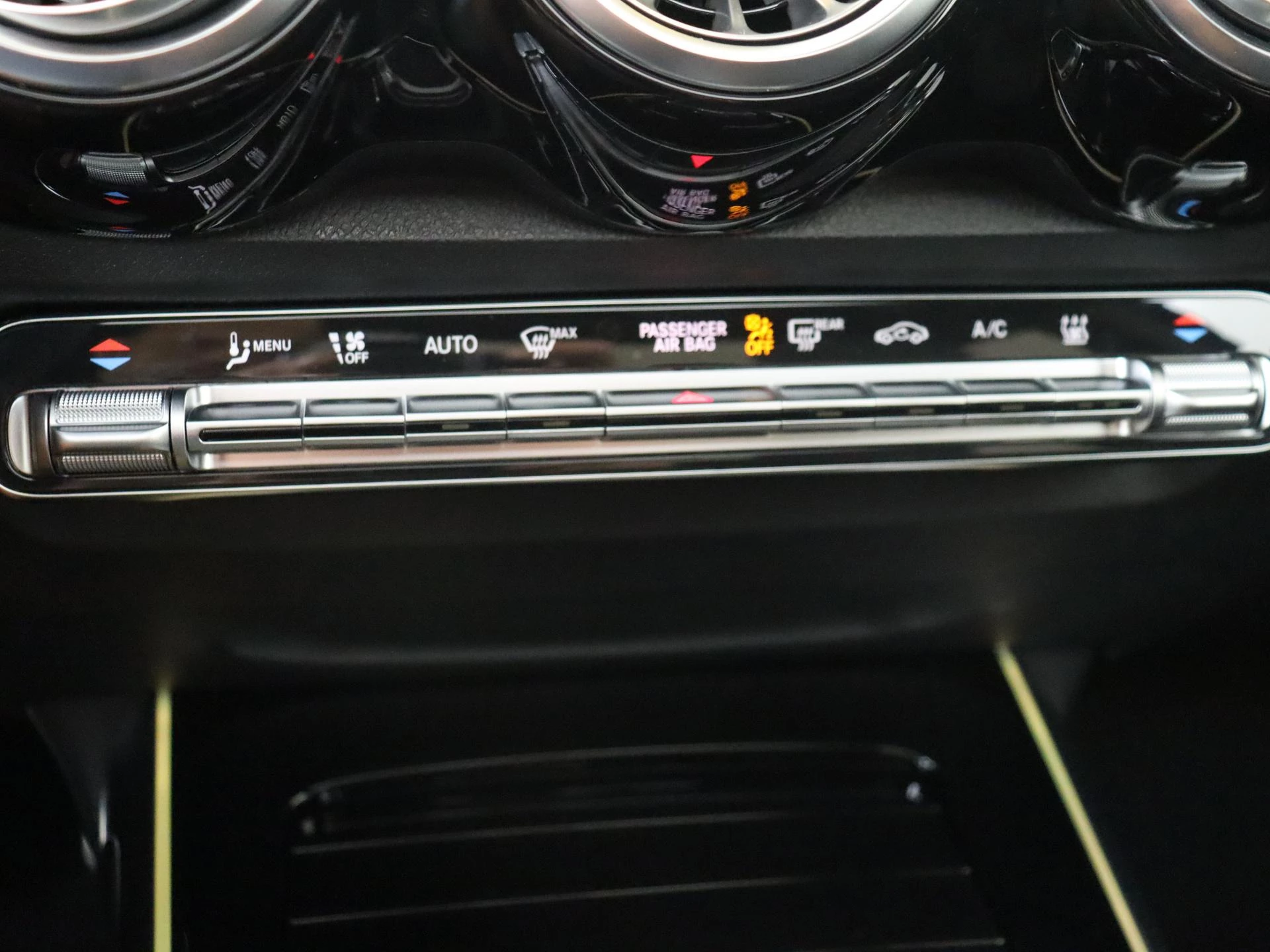 Mercedes-Benz-EQB-image-19