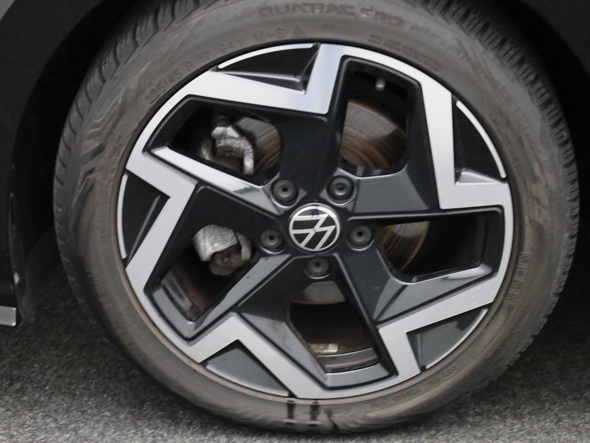 Volkswagen Golf 1.5 eTSI R-Line Edition