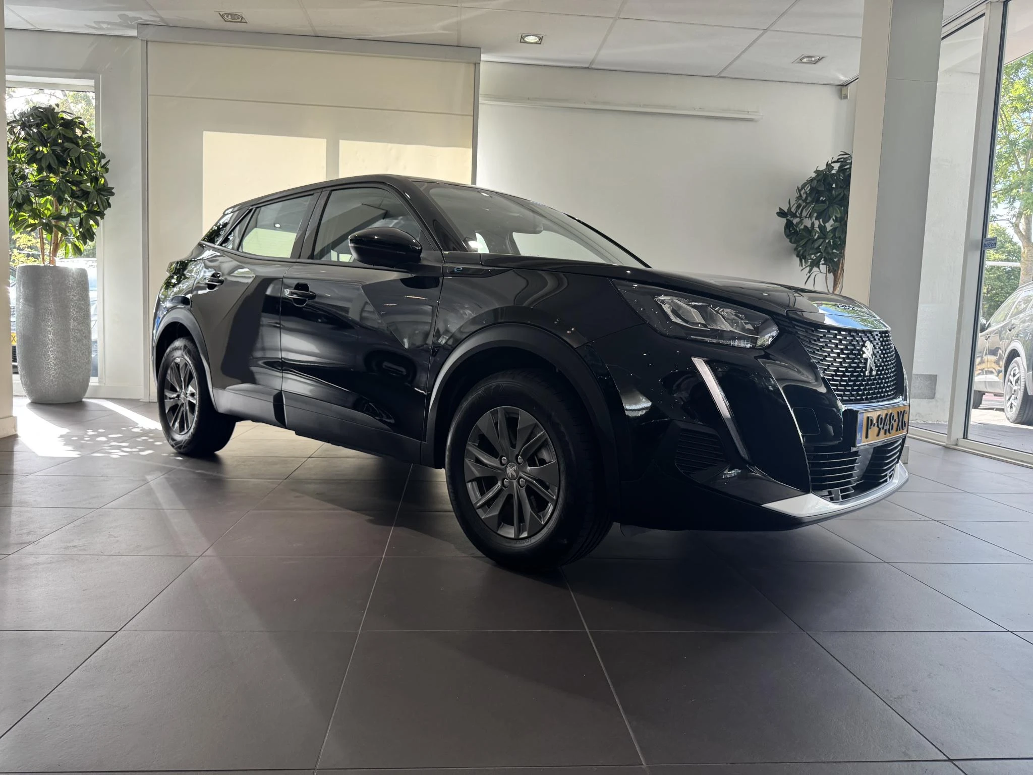 Peugeot-e-2008-image-2