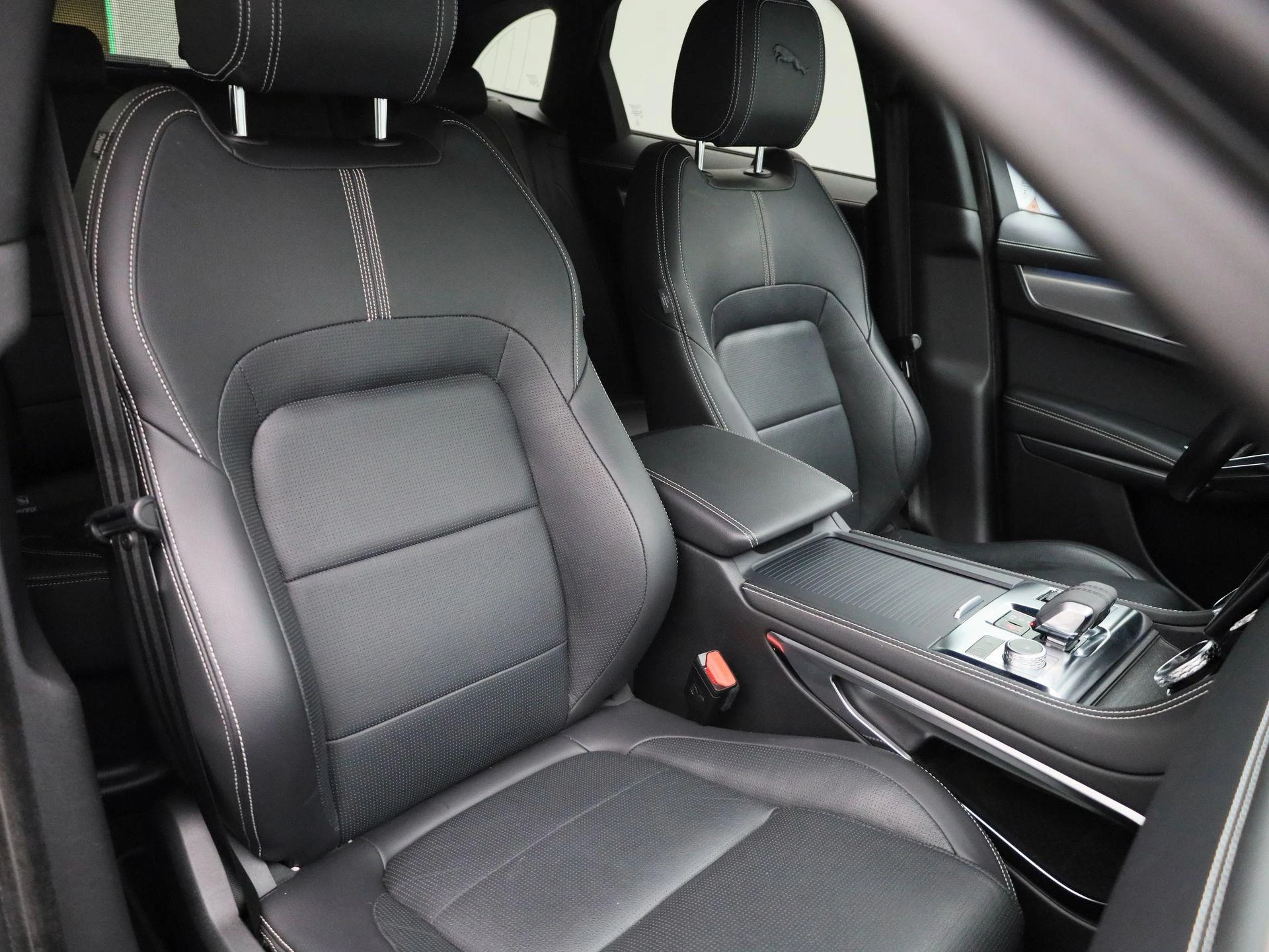 Jaguar F-PACE 2.0 P250 R-Dynamic SE