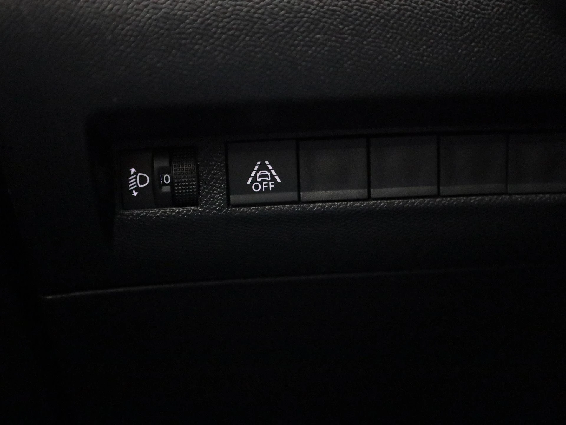 Peugeot-208-image-24