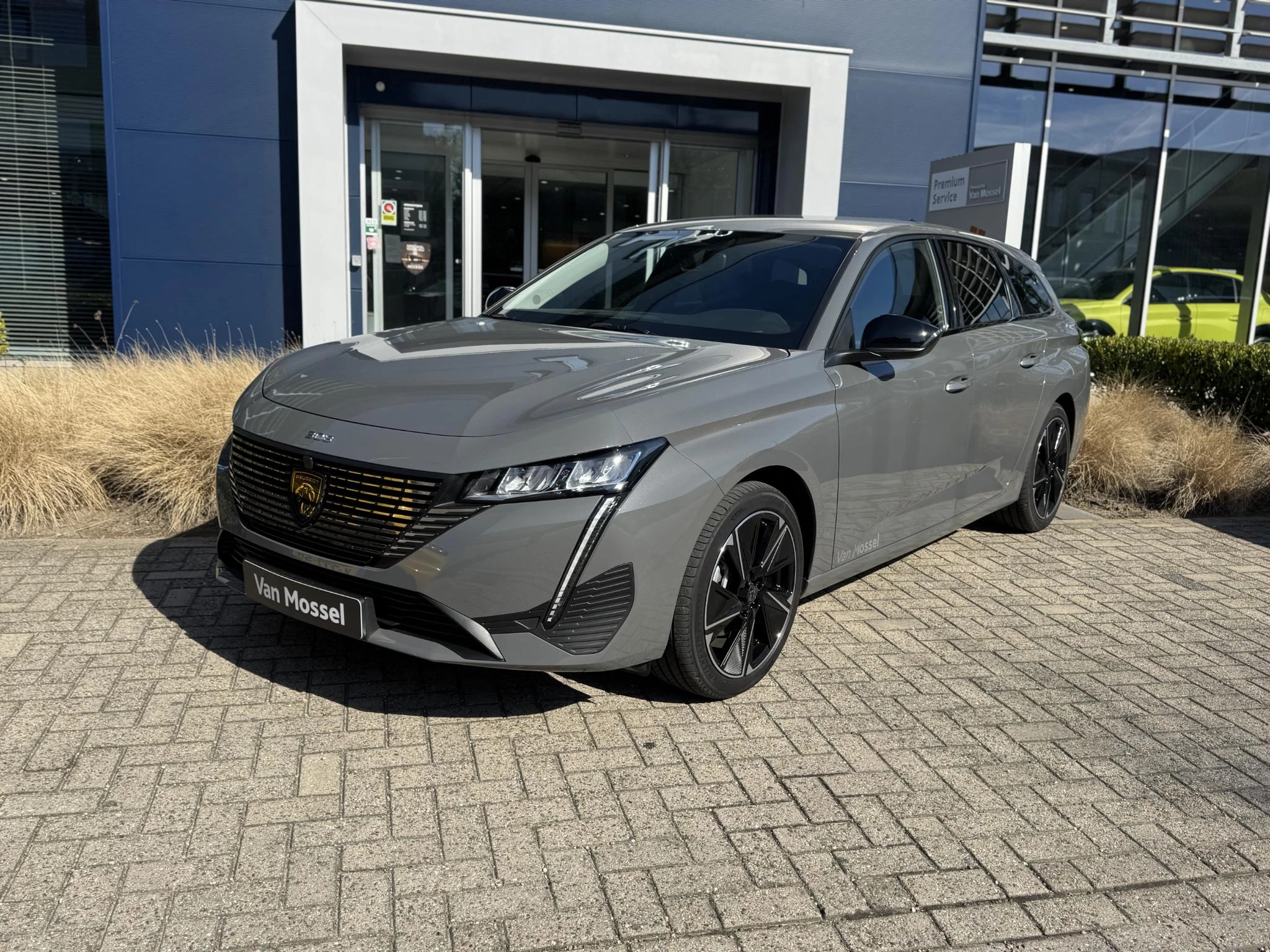 Peugeot-e-308-image-2