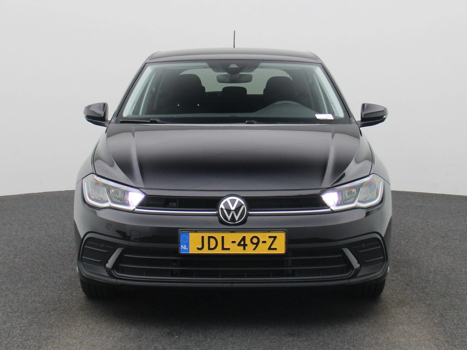 Volkswagen-Polo-image-2