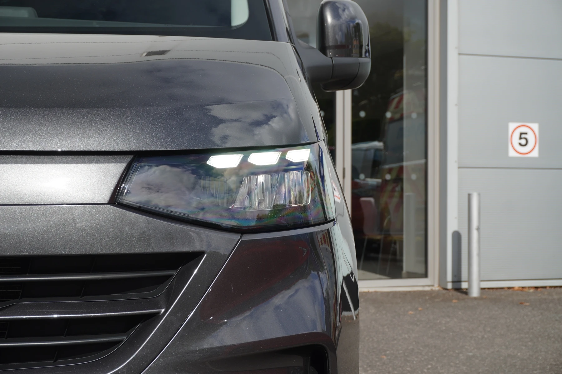 Volkswagen-Transporter-image-48