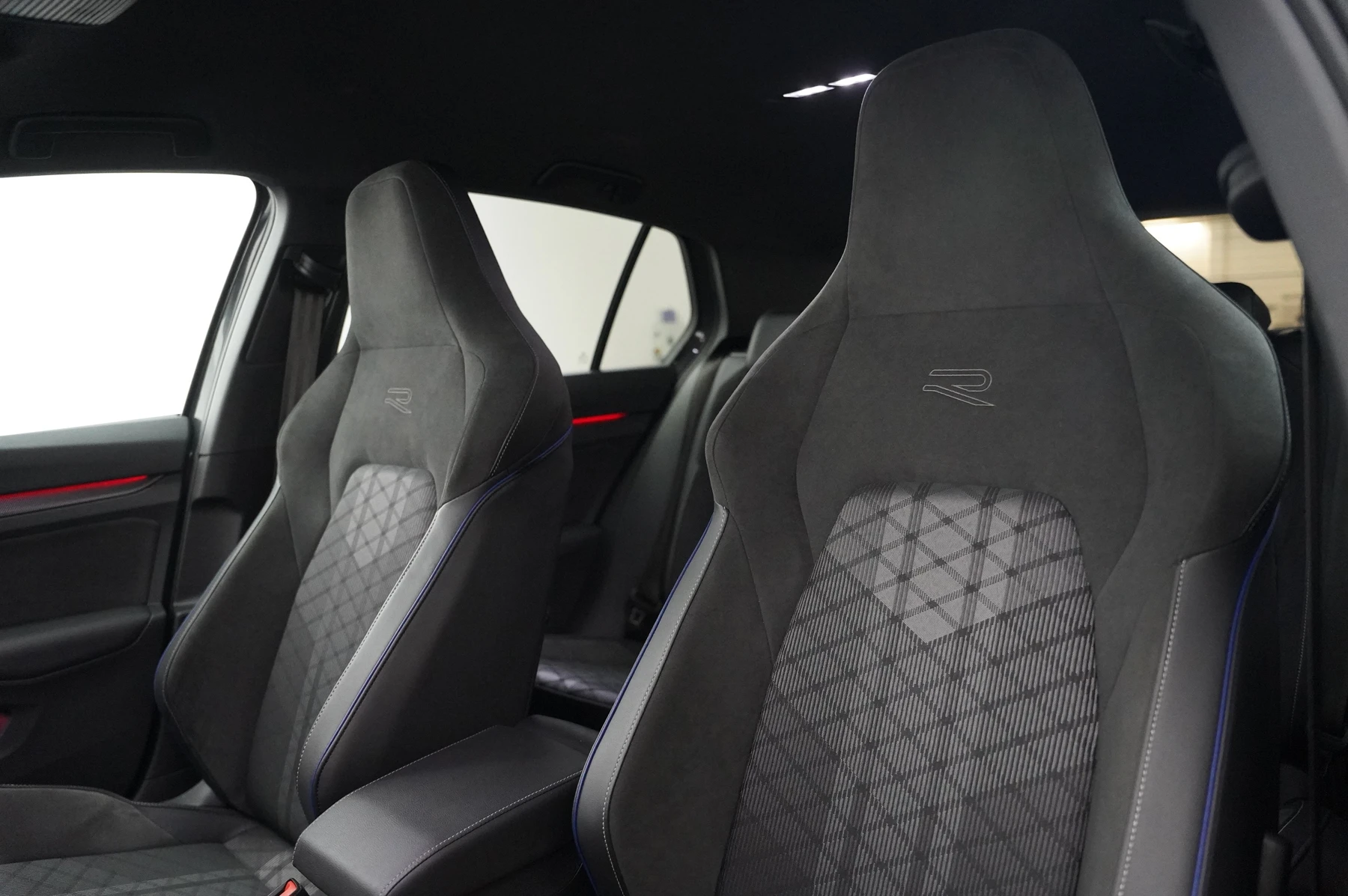 Volkswagen-Golf-image-30
