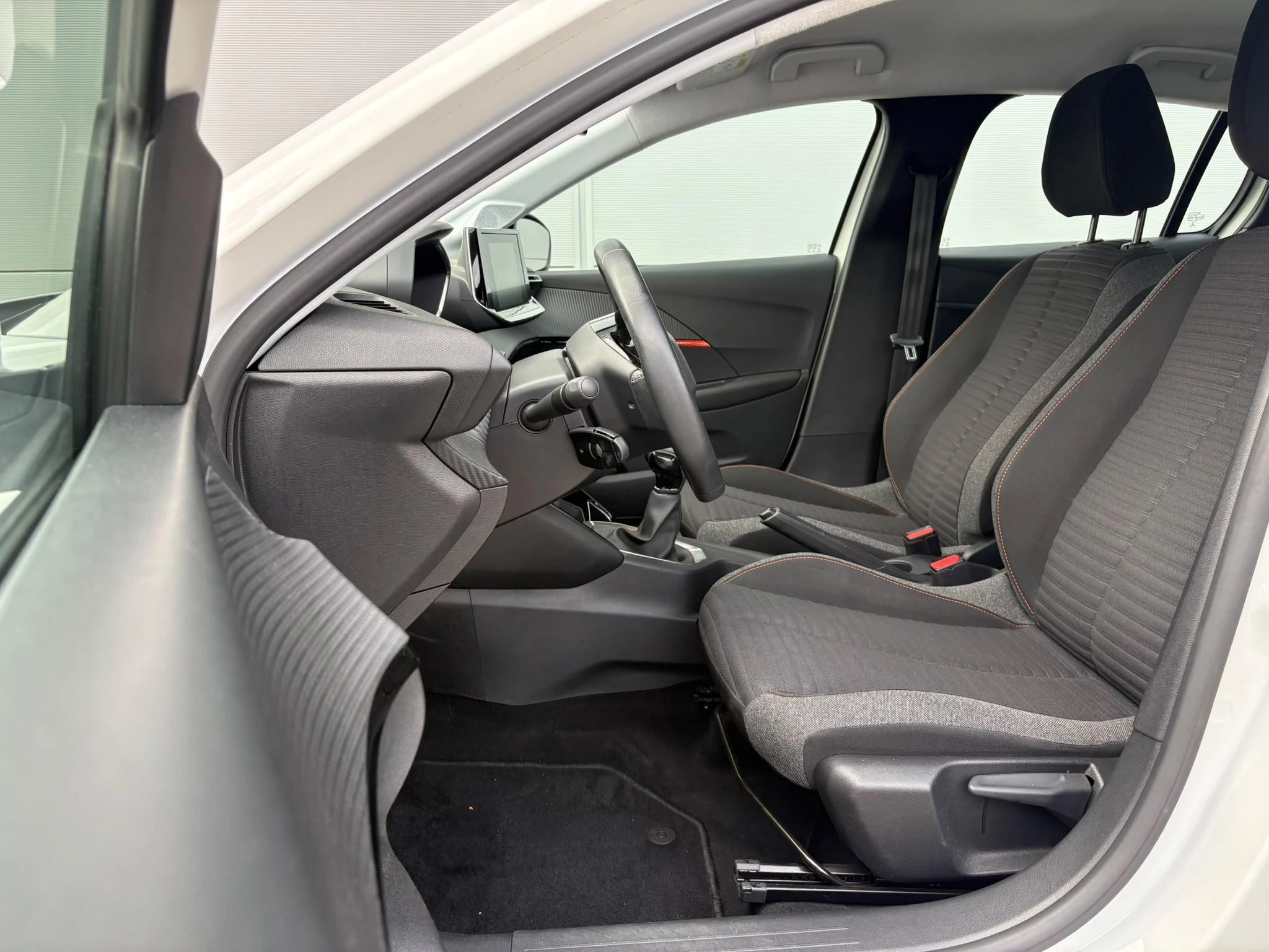 Peugeot-208-image-14