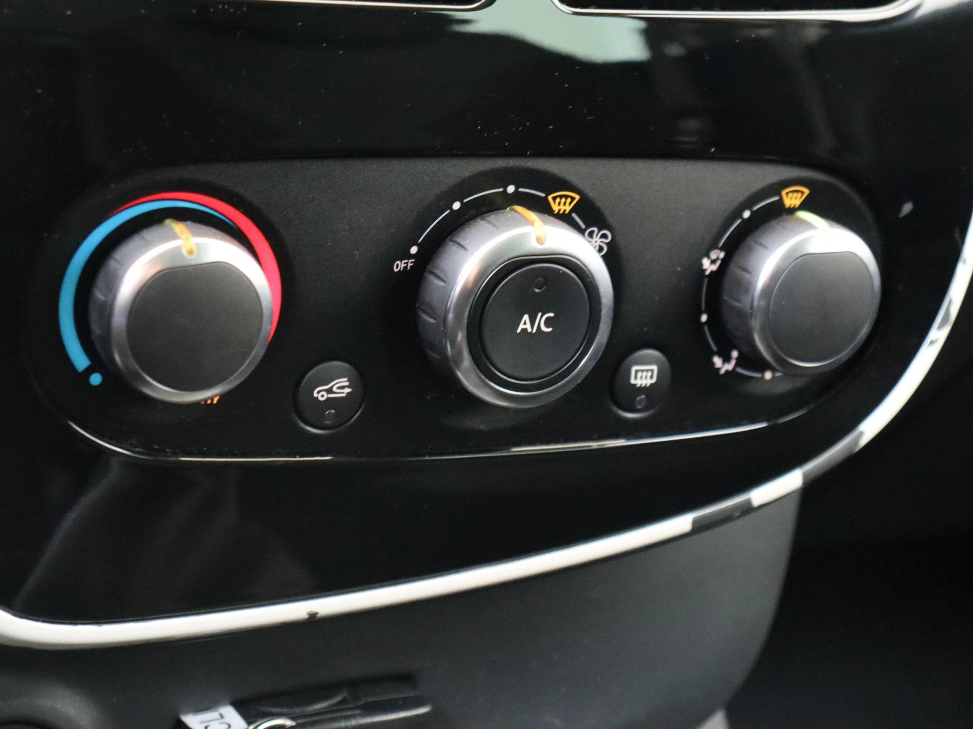 Renault-Clio-image-19