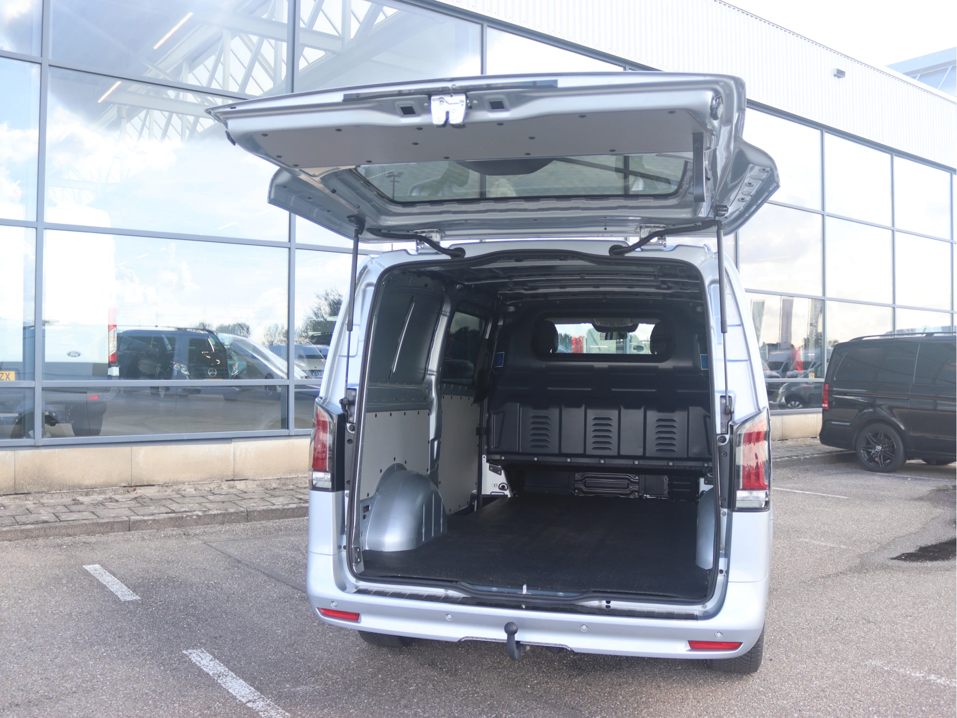 Mercedes-Benz-Vito-image-2