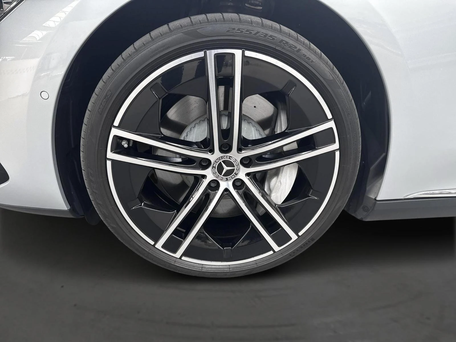 Mercedes-Benz-EQE-image-5