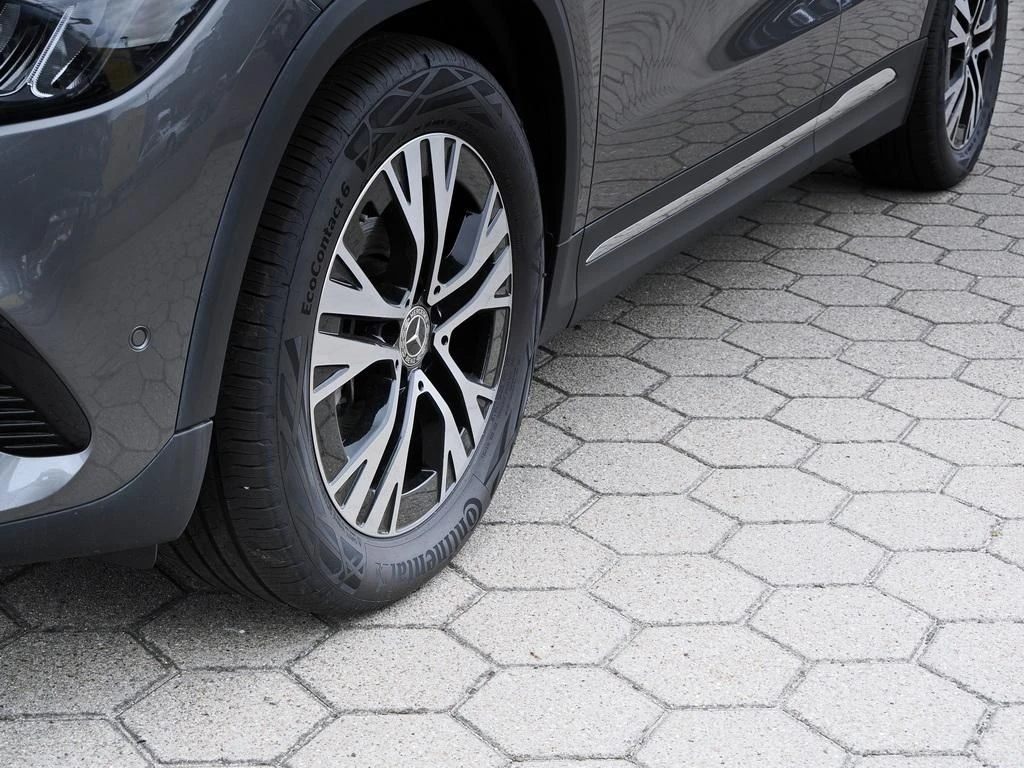 Mercedes-Benz-GLA 200 d-image-6