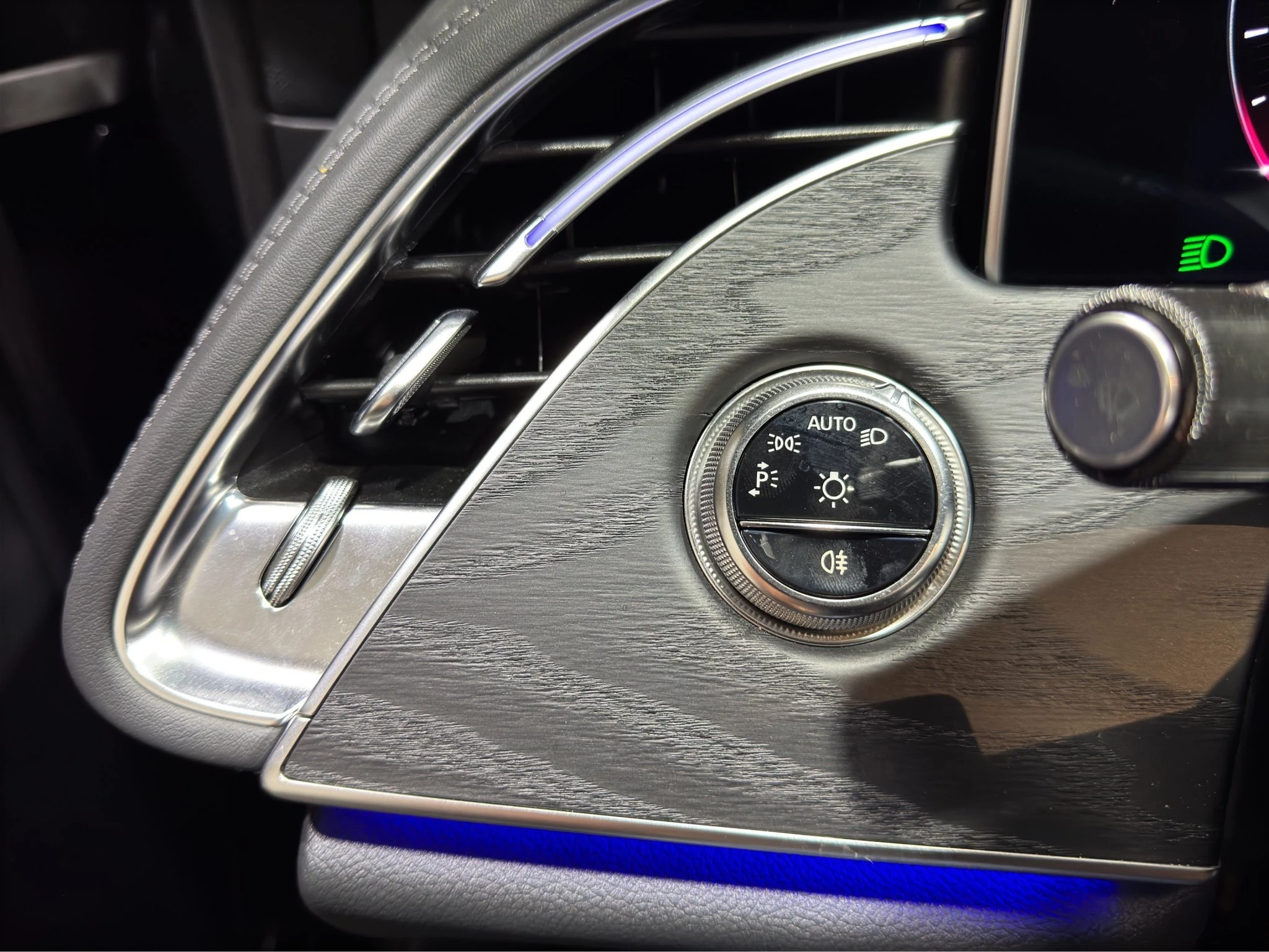 Mercedes-Benz-E-Klasse-image-16