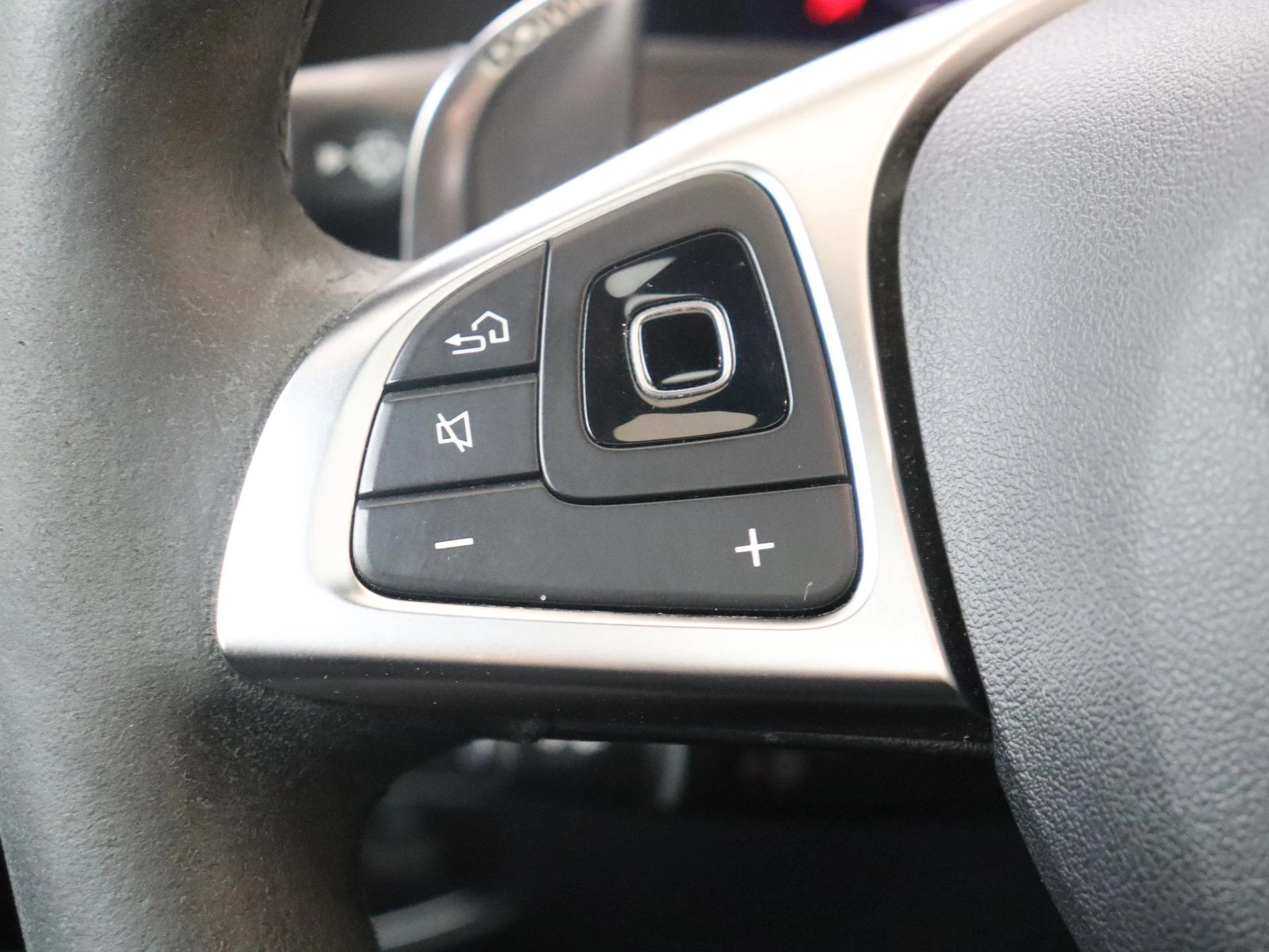 Mercedes-Benz-E-Klasse-image-20