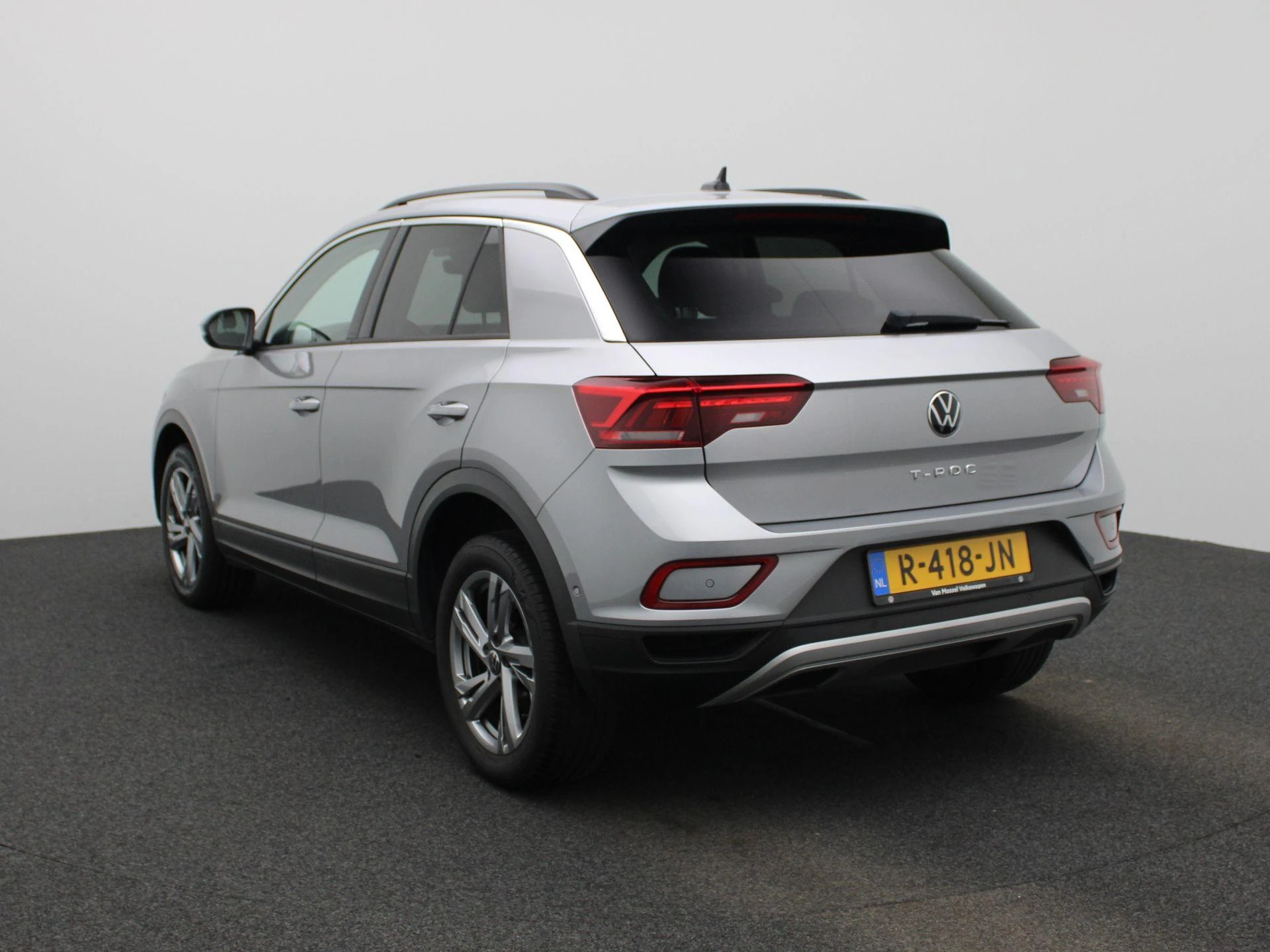 Volkswagen-T-Roc-image-1