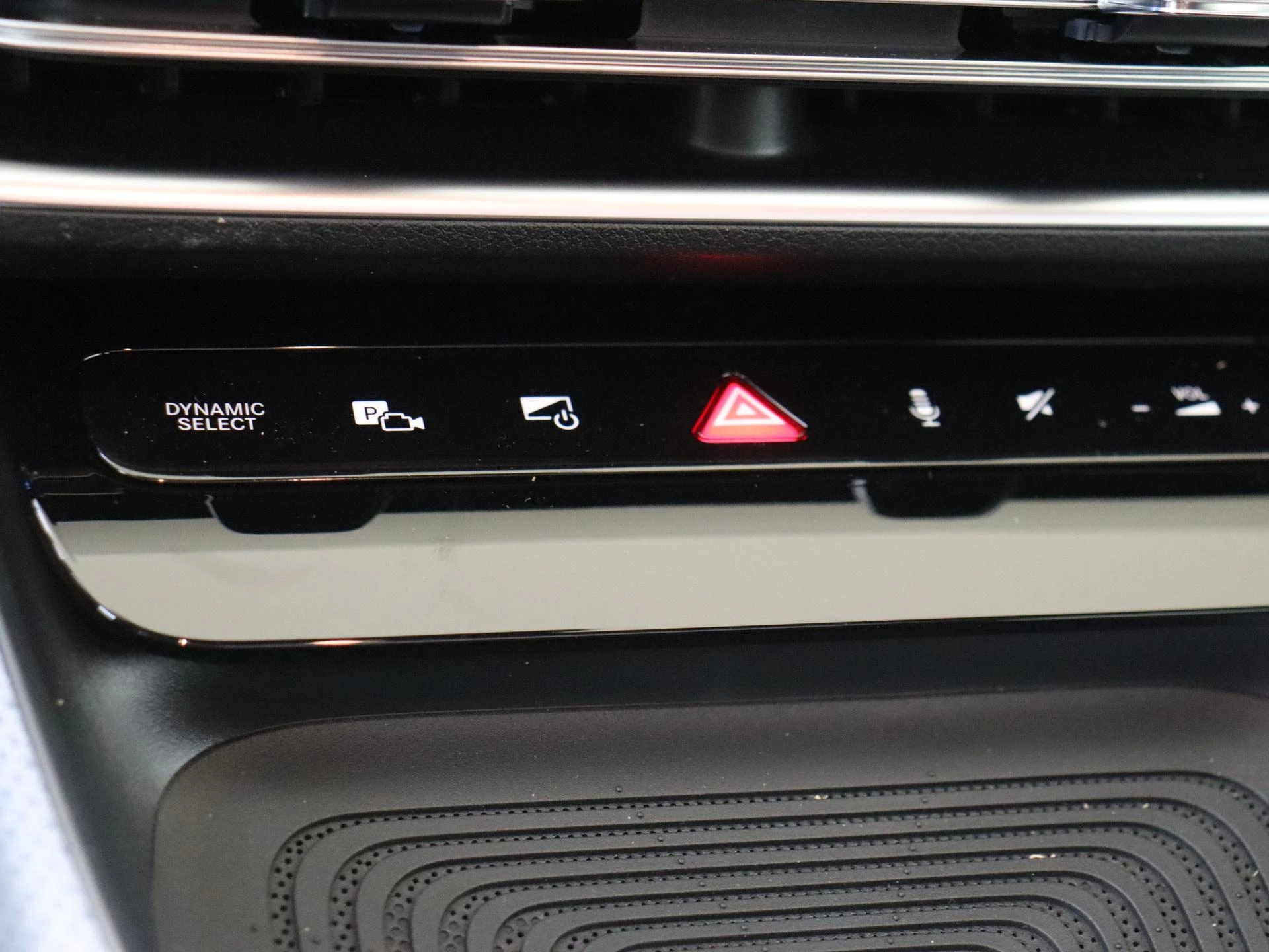 Mercedes-Benz-CLA-image-21