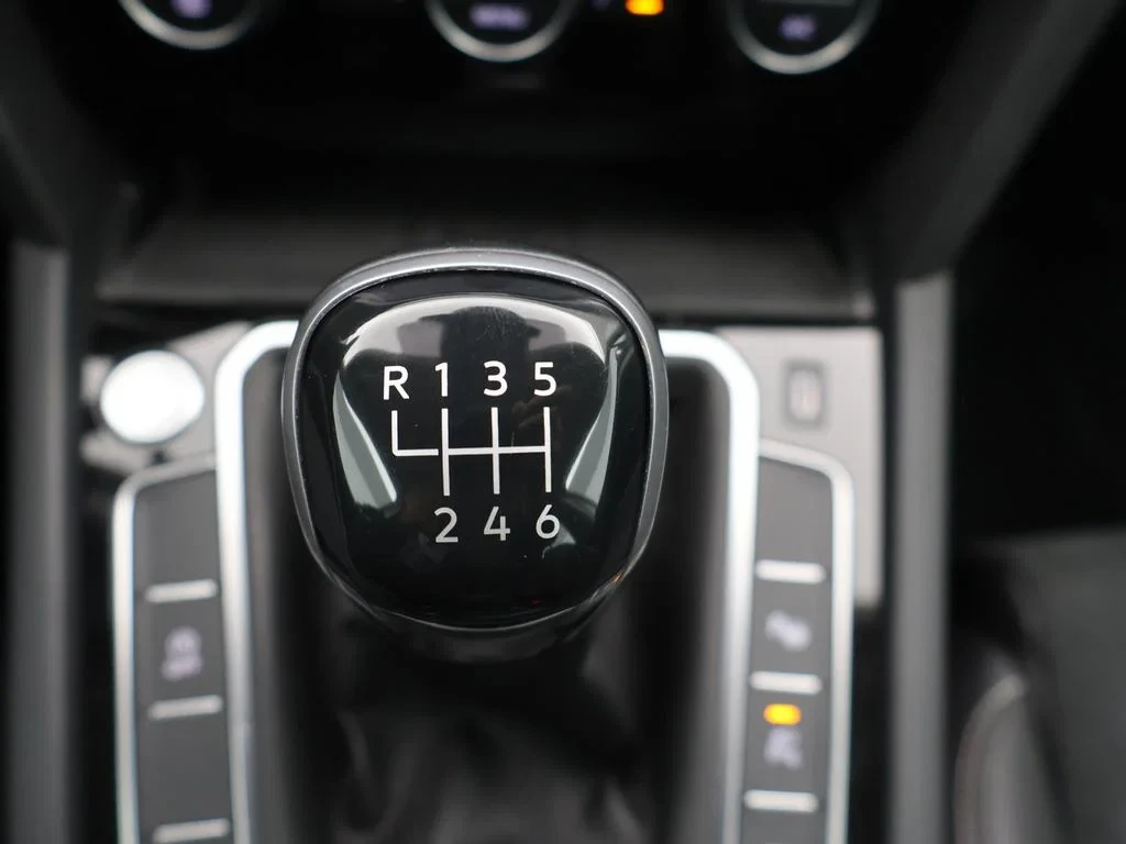 Volkswagen-Passat-image-24