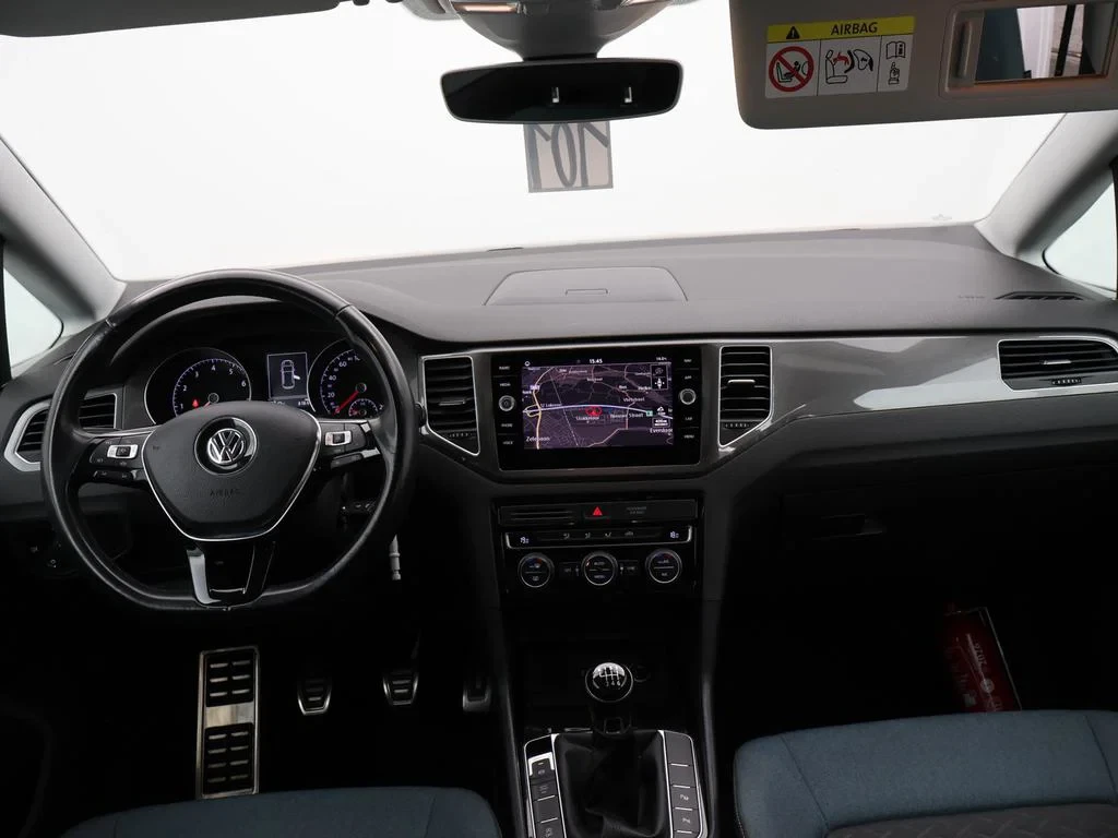 Volkswagen-Golf Sportsvan-image-9
