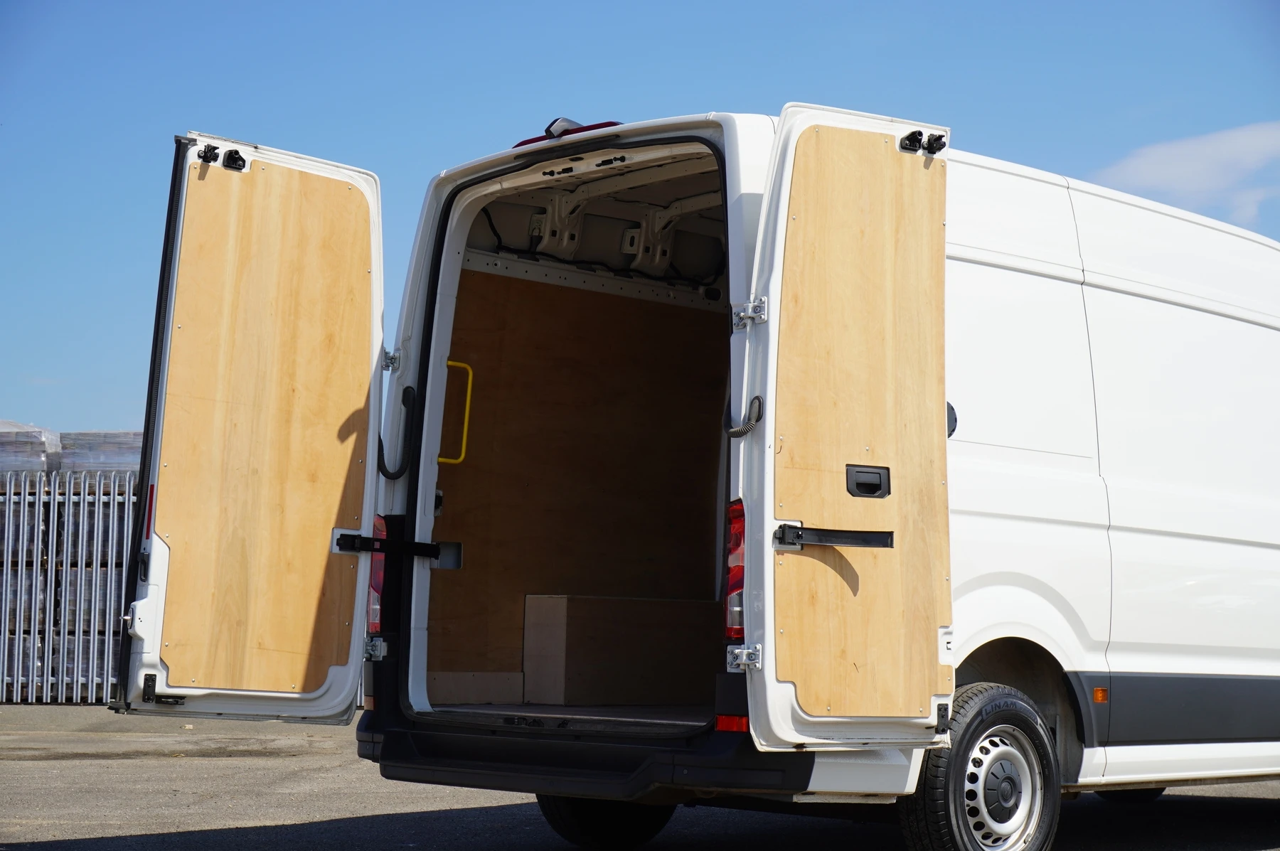 Volkswagen-Crafter-image-24