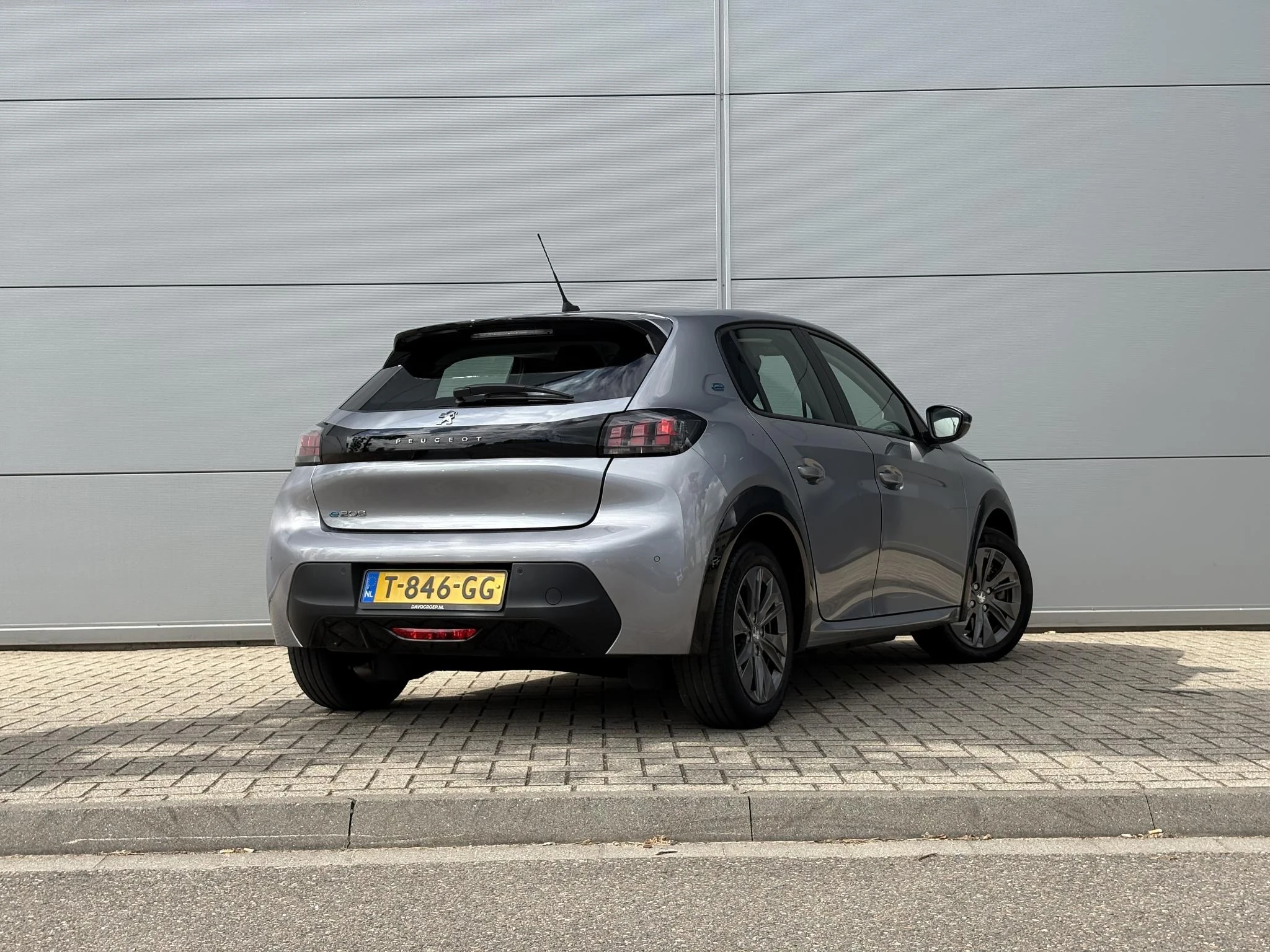Peugeot-e-208-image-5