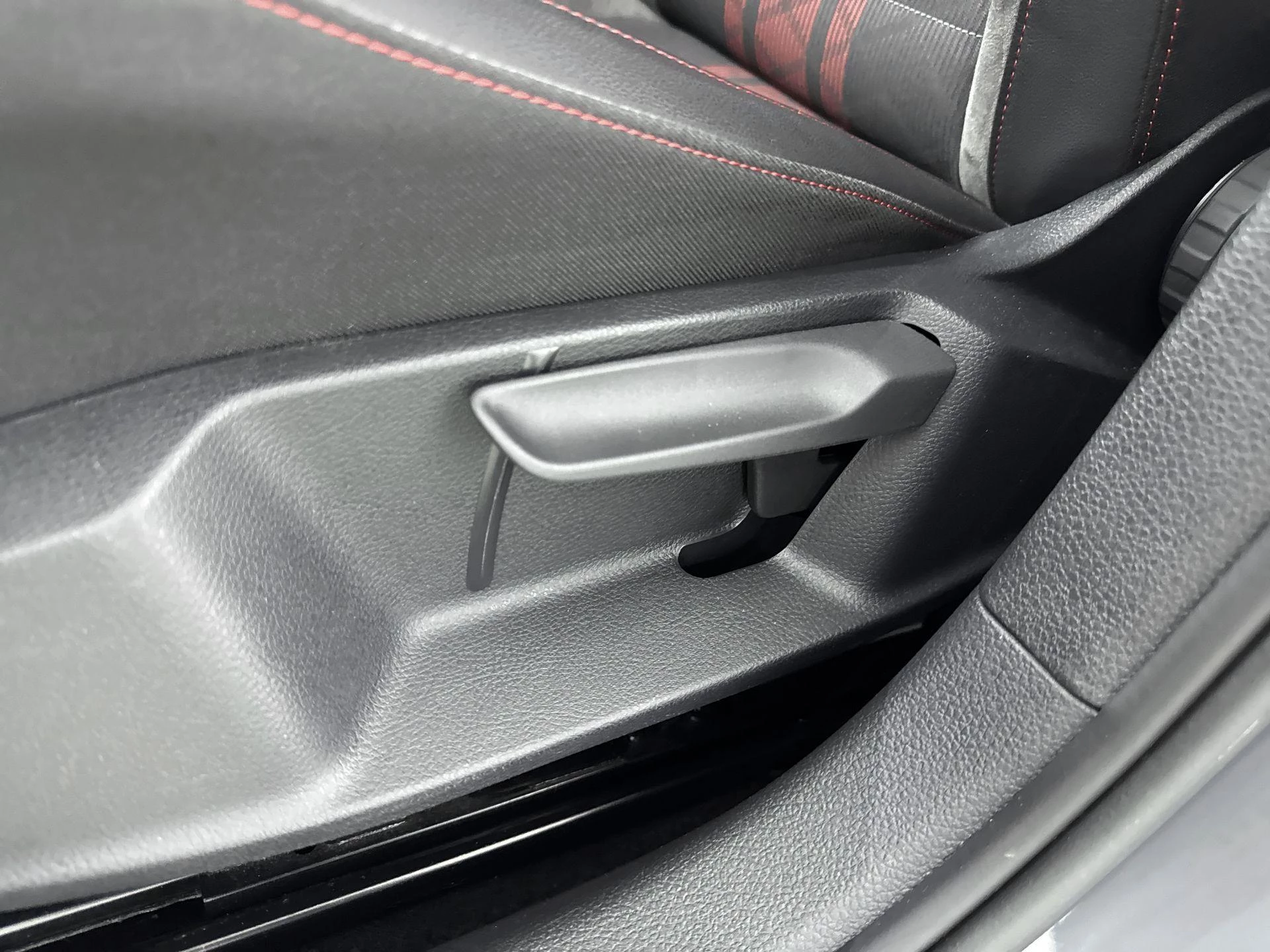 Volkswagen-Golf-image-17