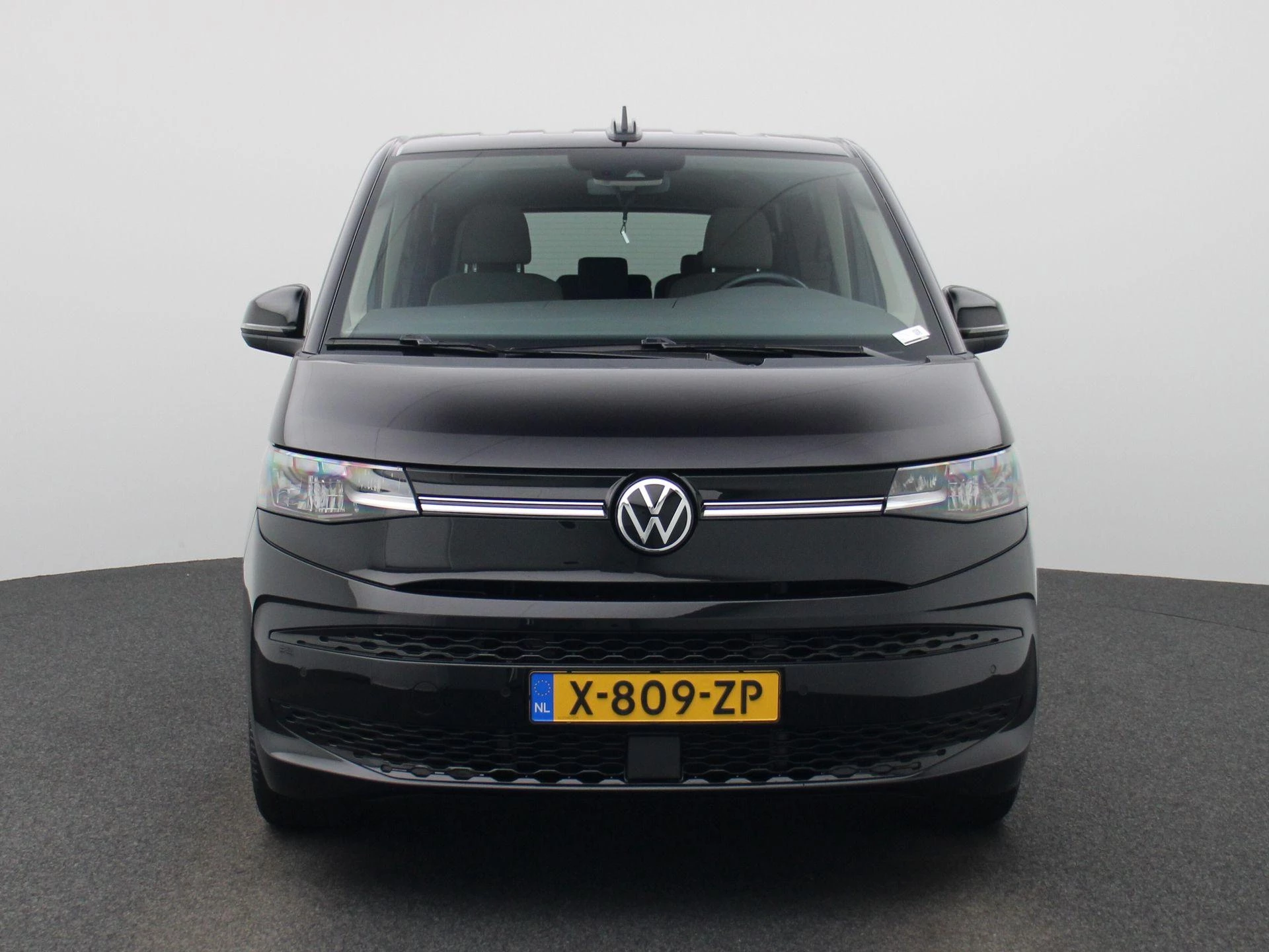 Volkswagen-Multivan-image-2