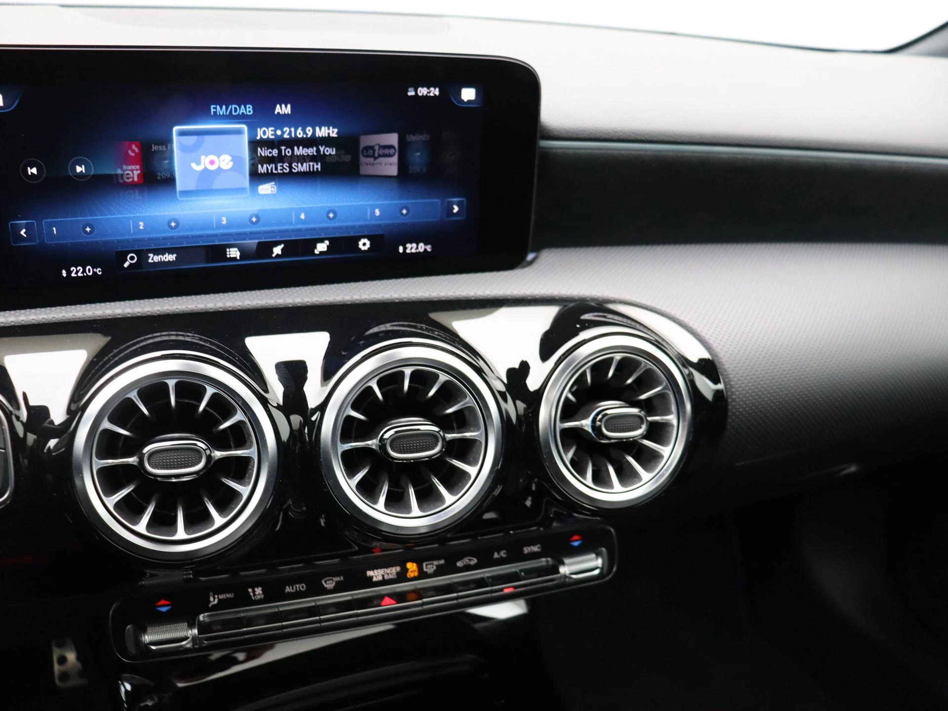 Mercedes-Benz Classe A 200 AMG Line + PANORAMISCH DAK + MULTIBEAM LED + CARPLAY +