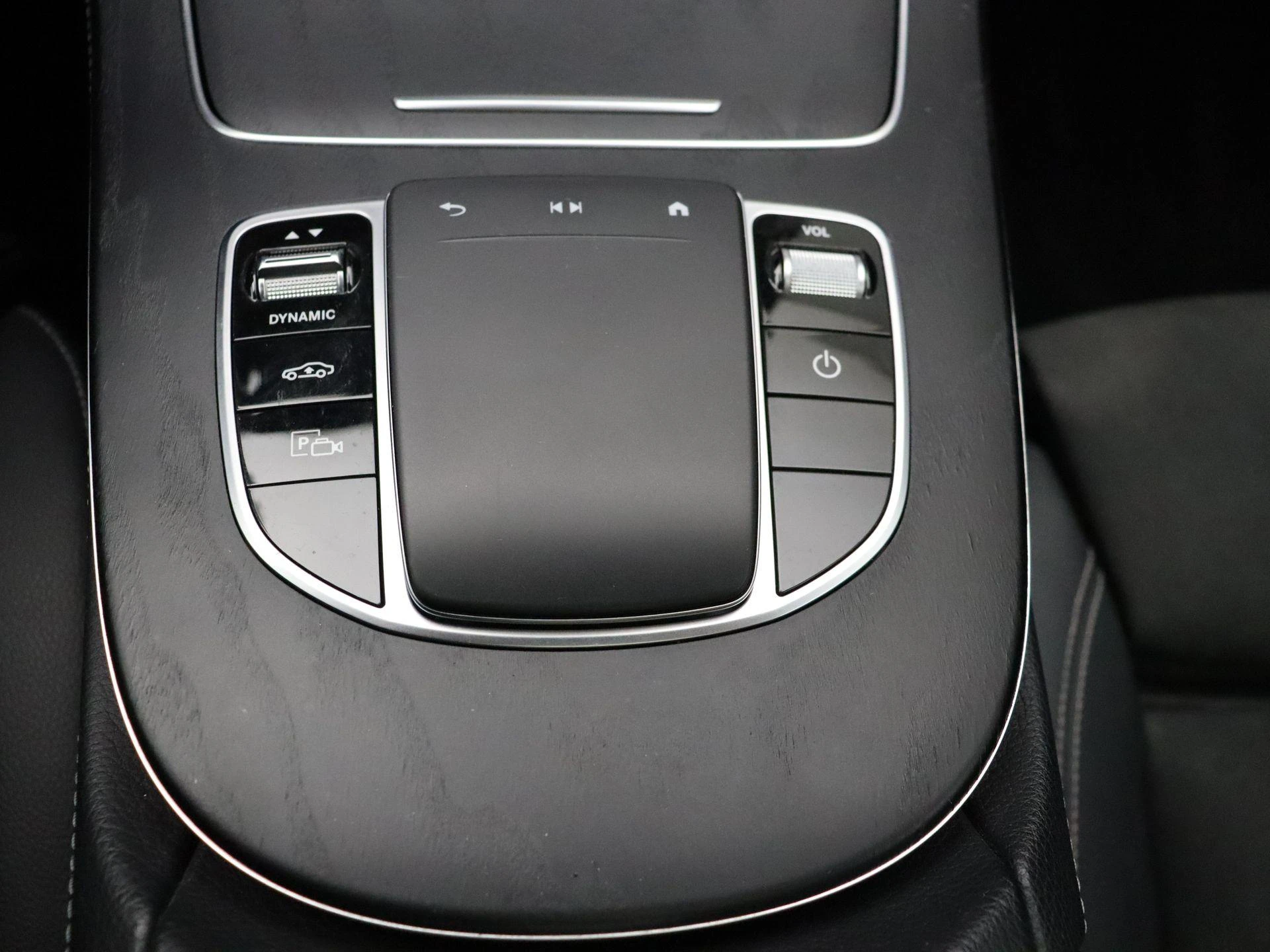 Mercedes-Benz-E-Klasse-image-23