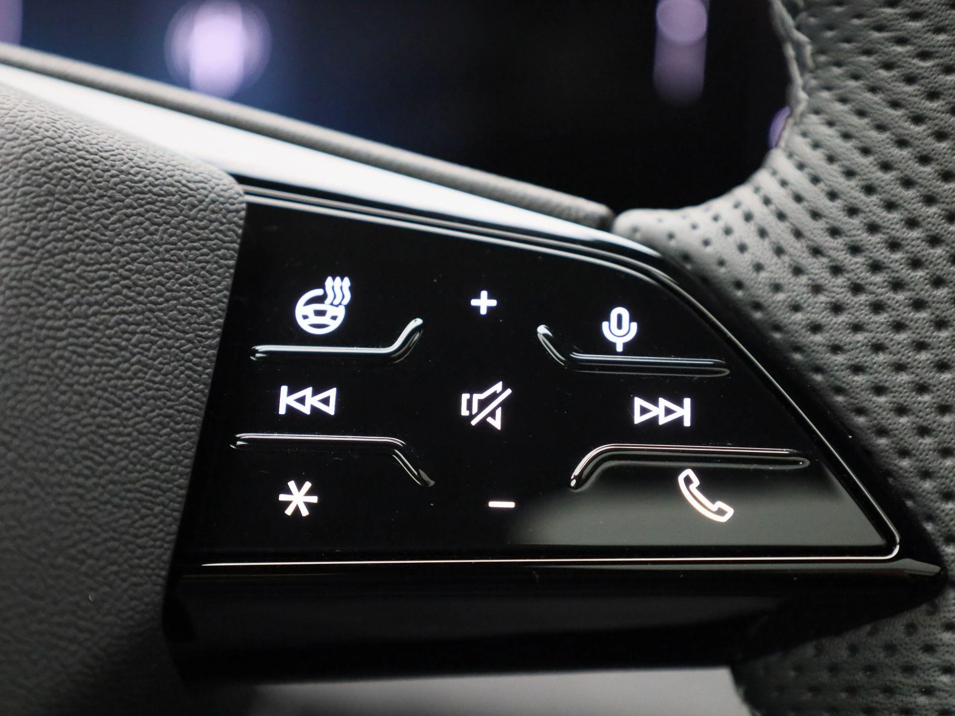 Audi-Q6 e-tron-image-34