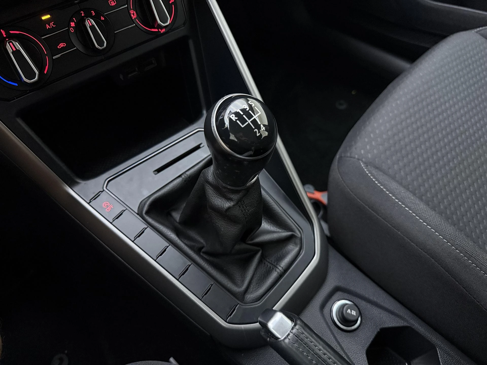 Volkswagen-Polo-image-22