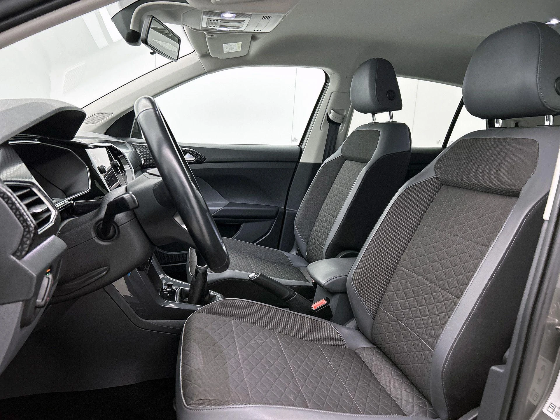 Volkswagen-T-Cross-image-32