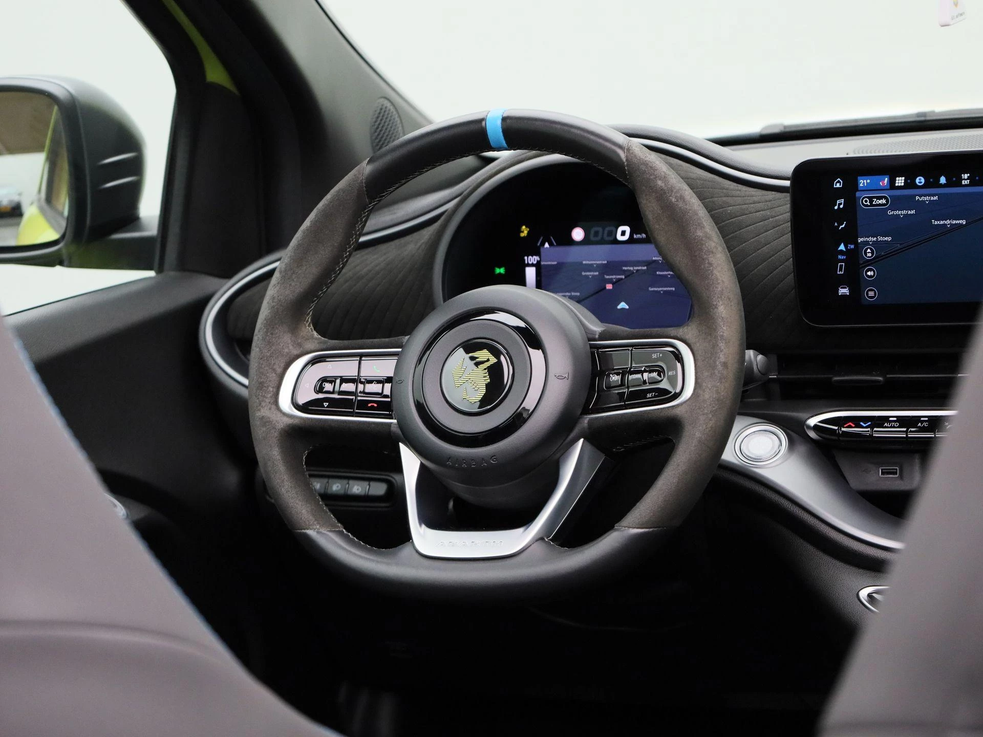 Abarth-500C-image-42