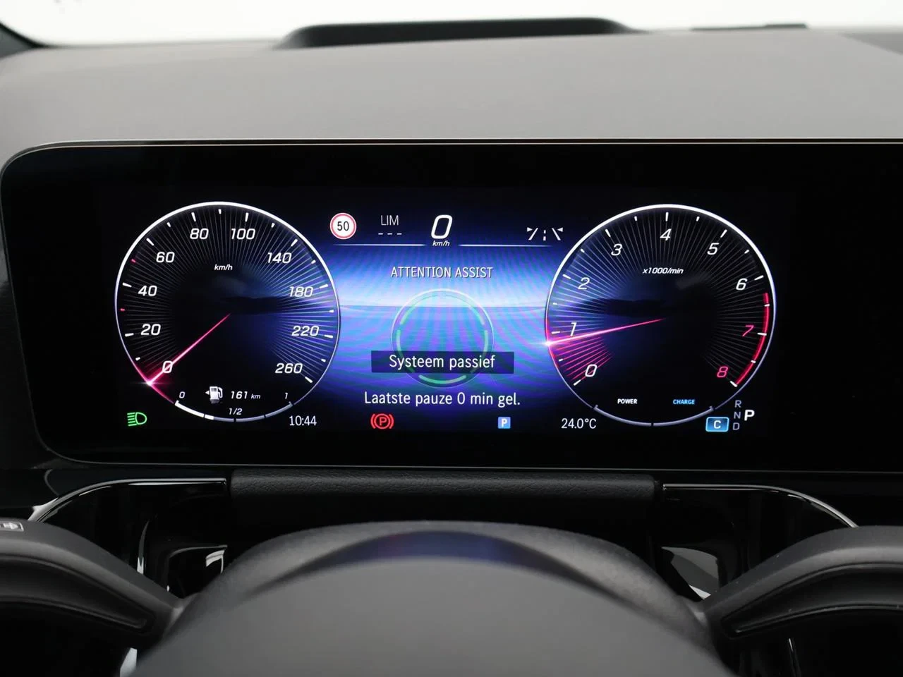 Mercedes-Benz-GLA-image-14