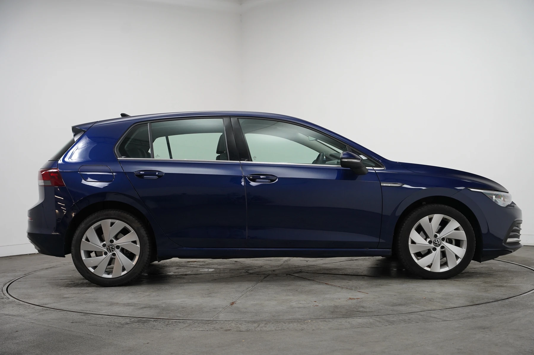 Volkswagen-Golf-image-3
