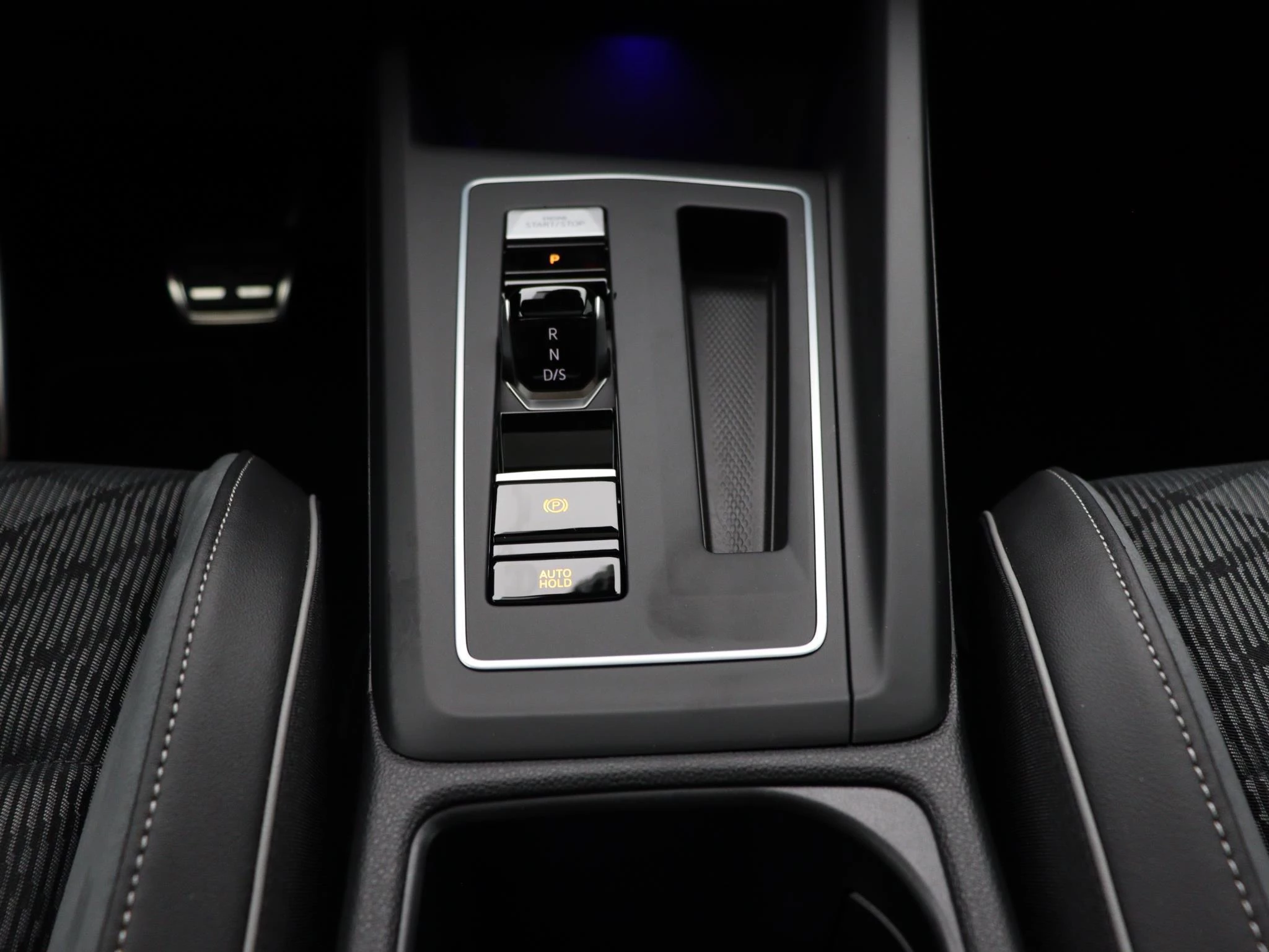 Volkswagen-Golf-image-9