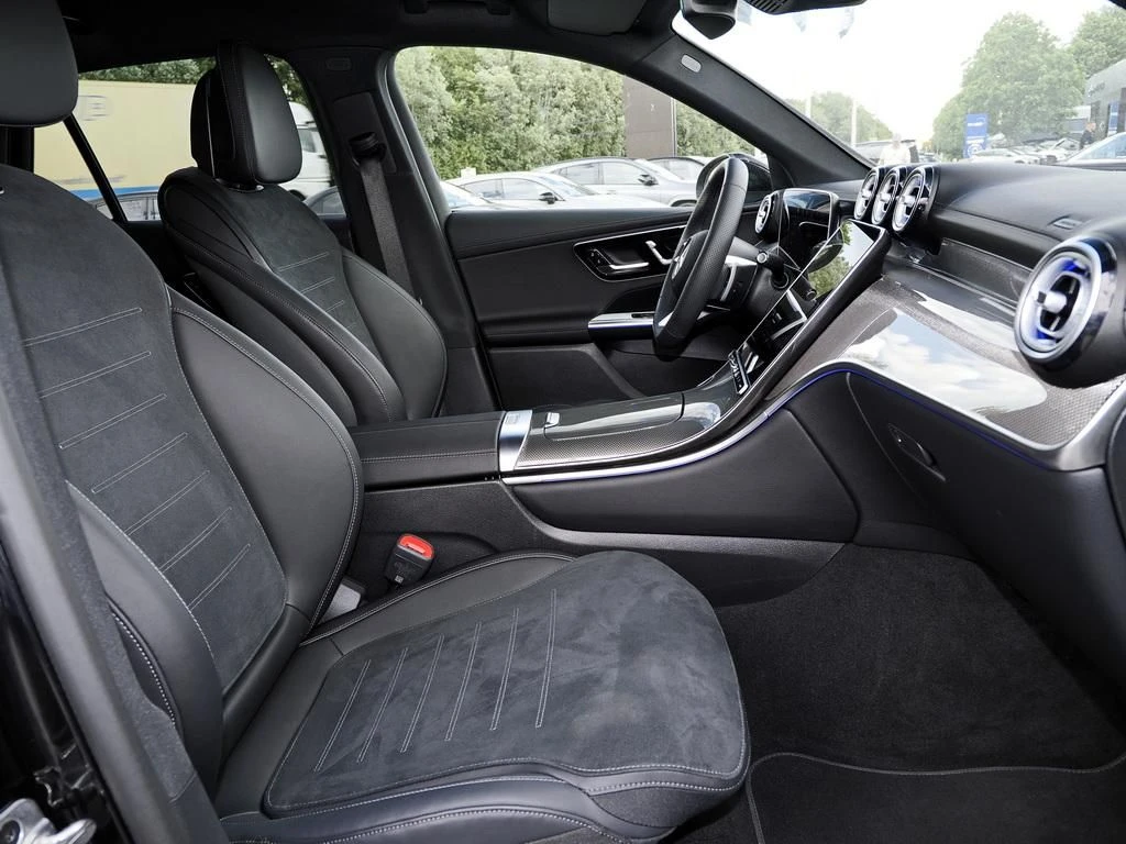 Mercedes-Benz-GLC 300 d-image-12