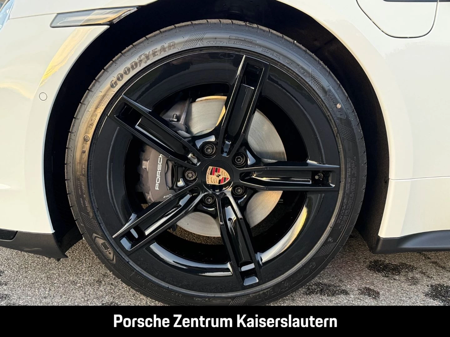 Porsche Taycan 4 Black Edition HA-Lenkung InnoDrive LED black edition