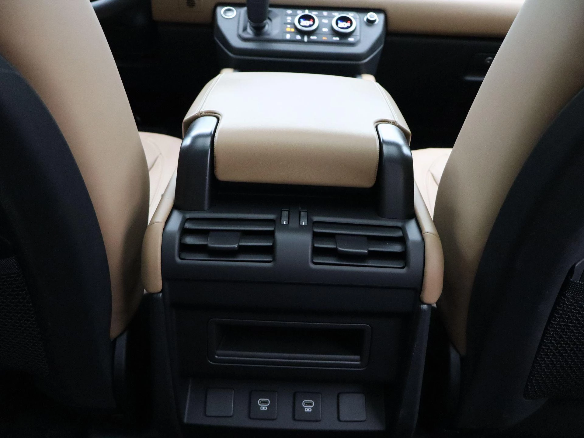 Land Rover Defender 110 2.0 P300e 110 X-Dynamic HSE