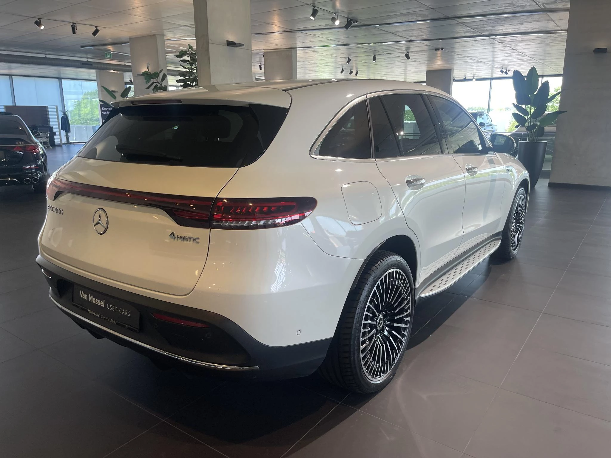 Mercedes-Benz EQC 400 4MATIC AMG LINE + LEDER EXCLUSIVE + CARPLAY + OPENDAK + BUMESTER +