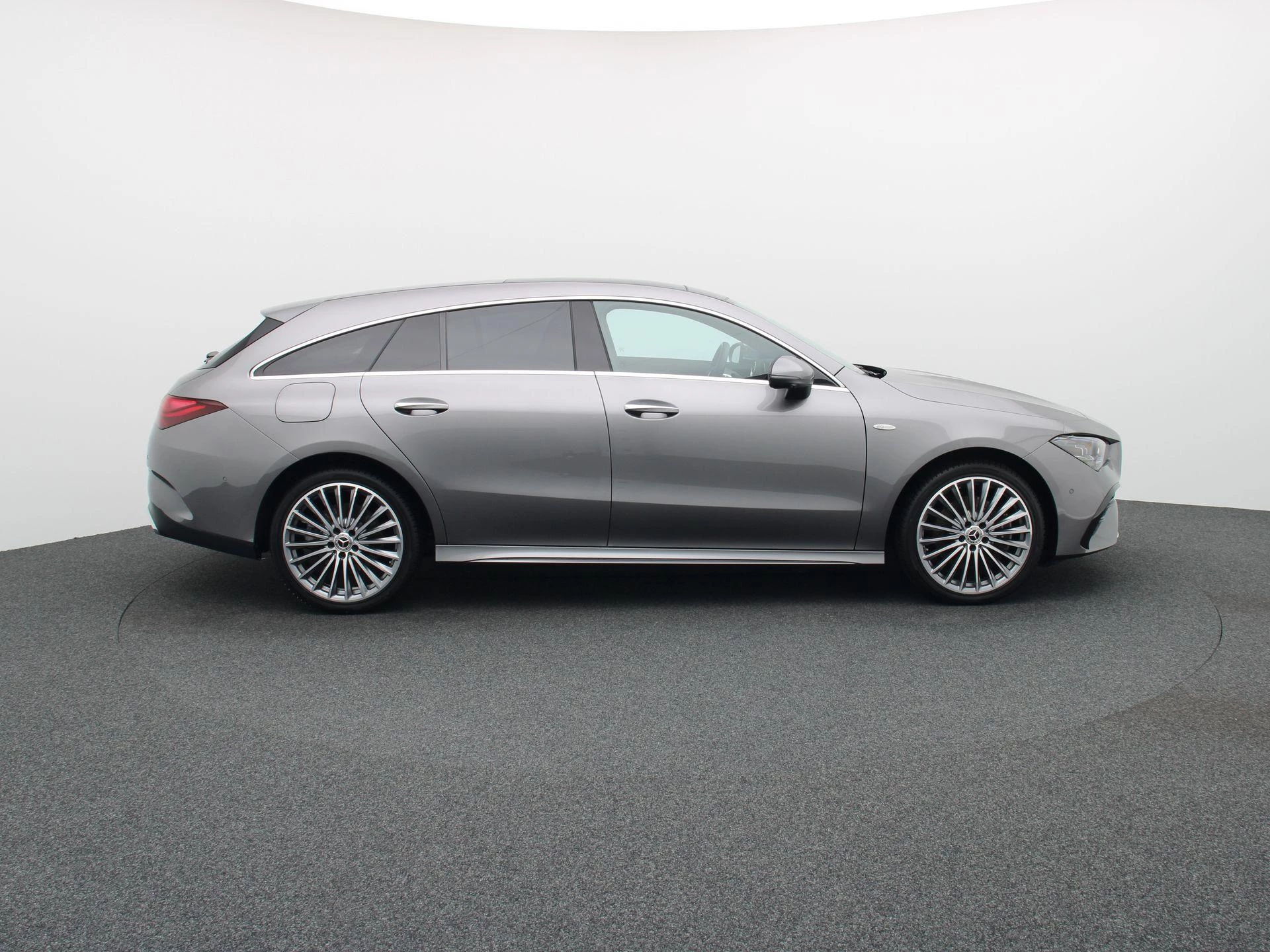 Mercedes-Benz CLA 250 e AMG Line Shooting Brake + MULTIBEAM LED + PANORAMISCH DAK + CARPLAY +