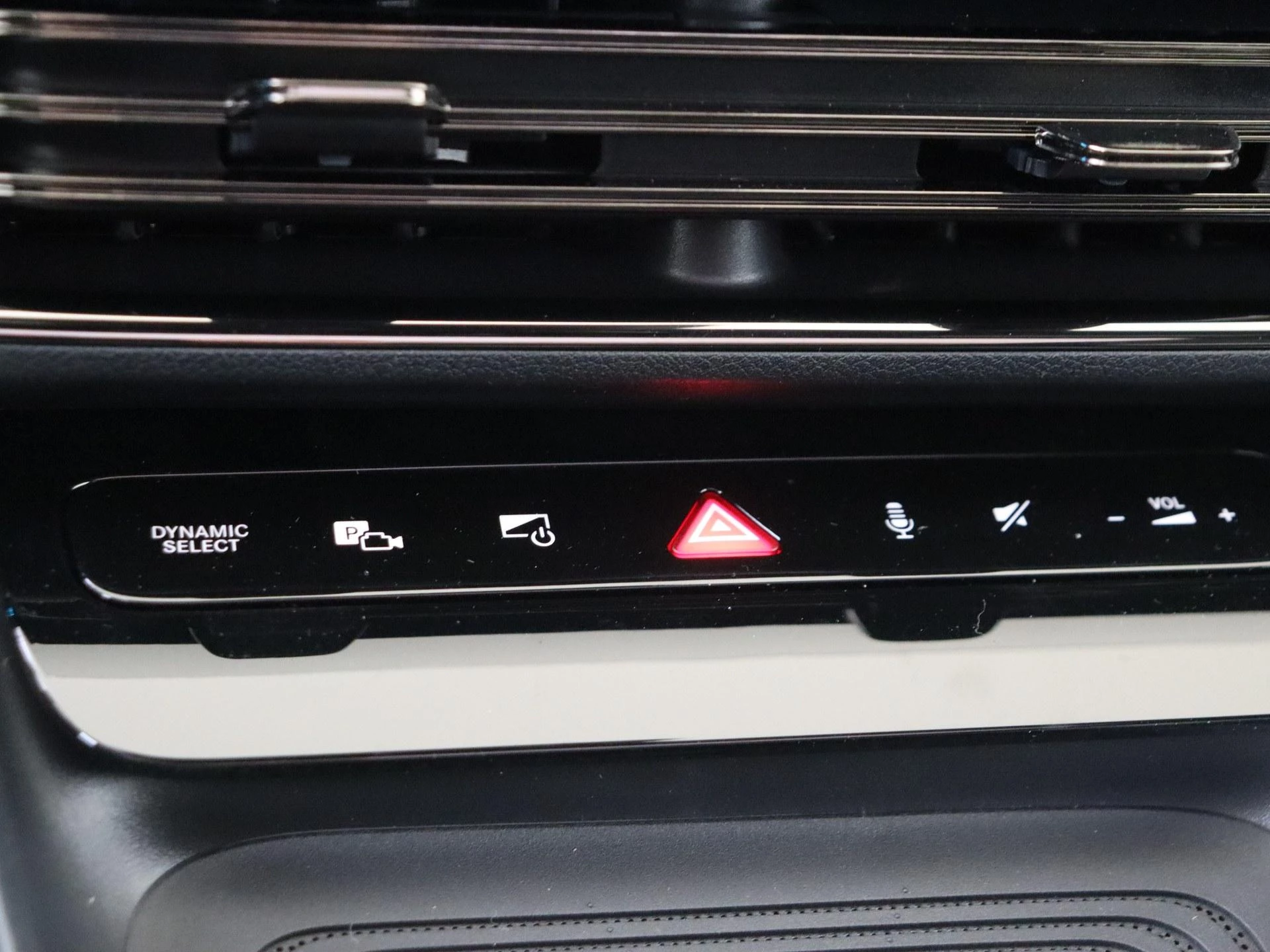 Mercedes-Benz-CLA-image-20