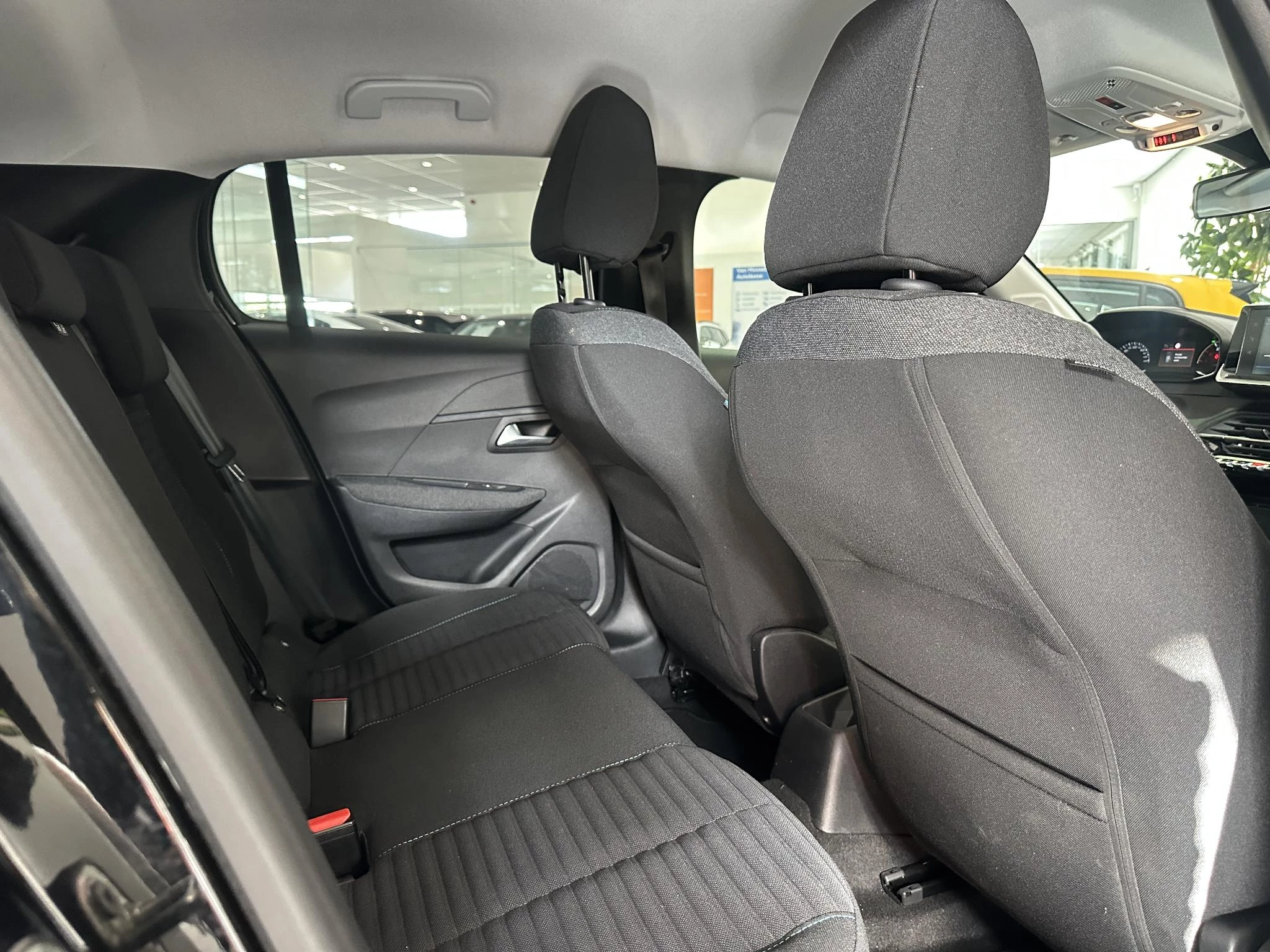 Peugeot-208-image-11