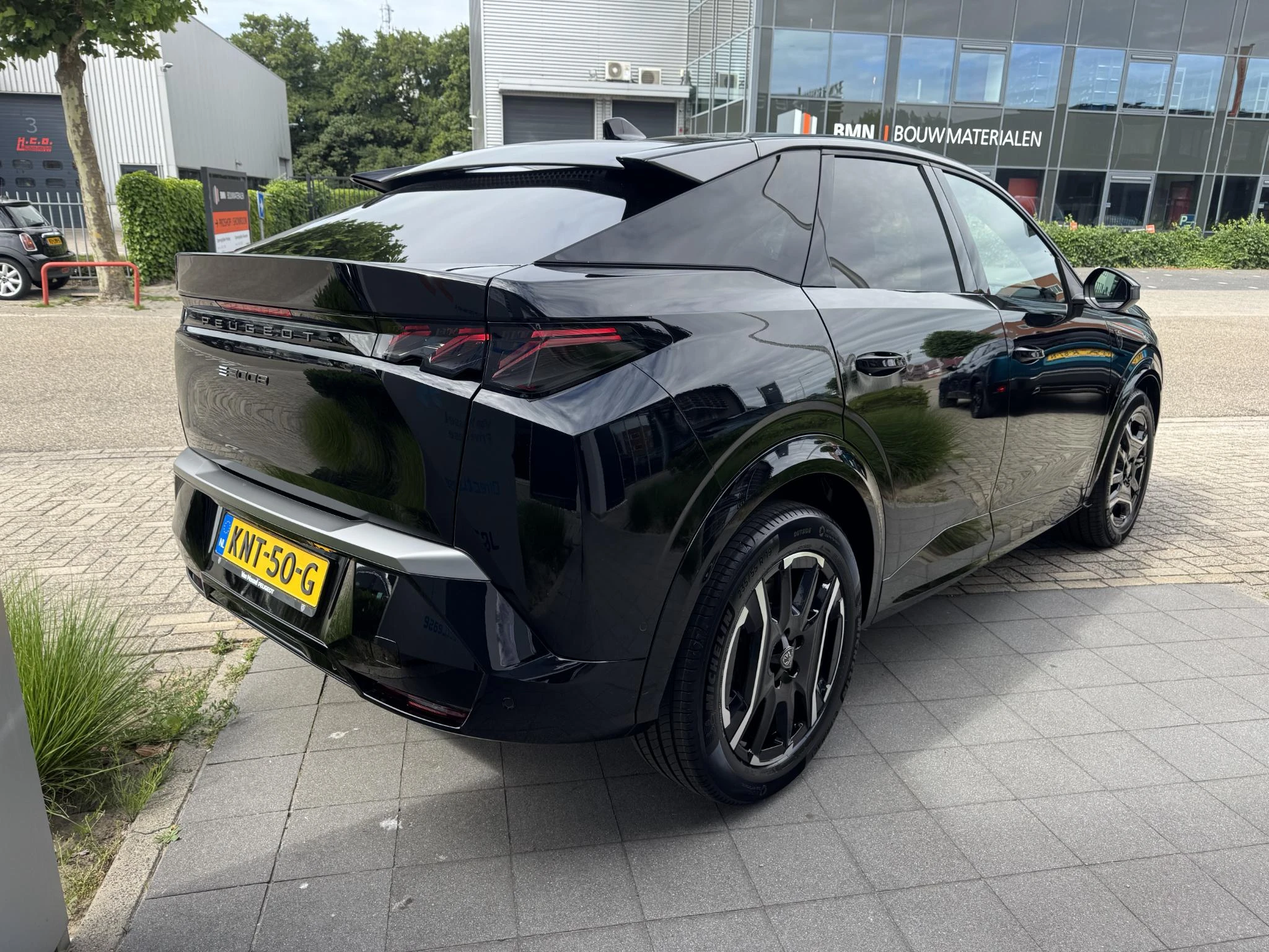 Peugeot-e-3008-image-3