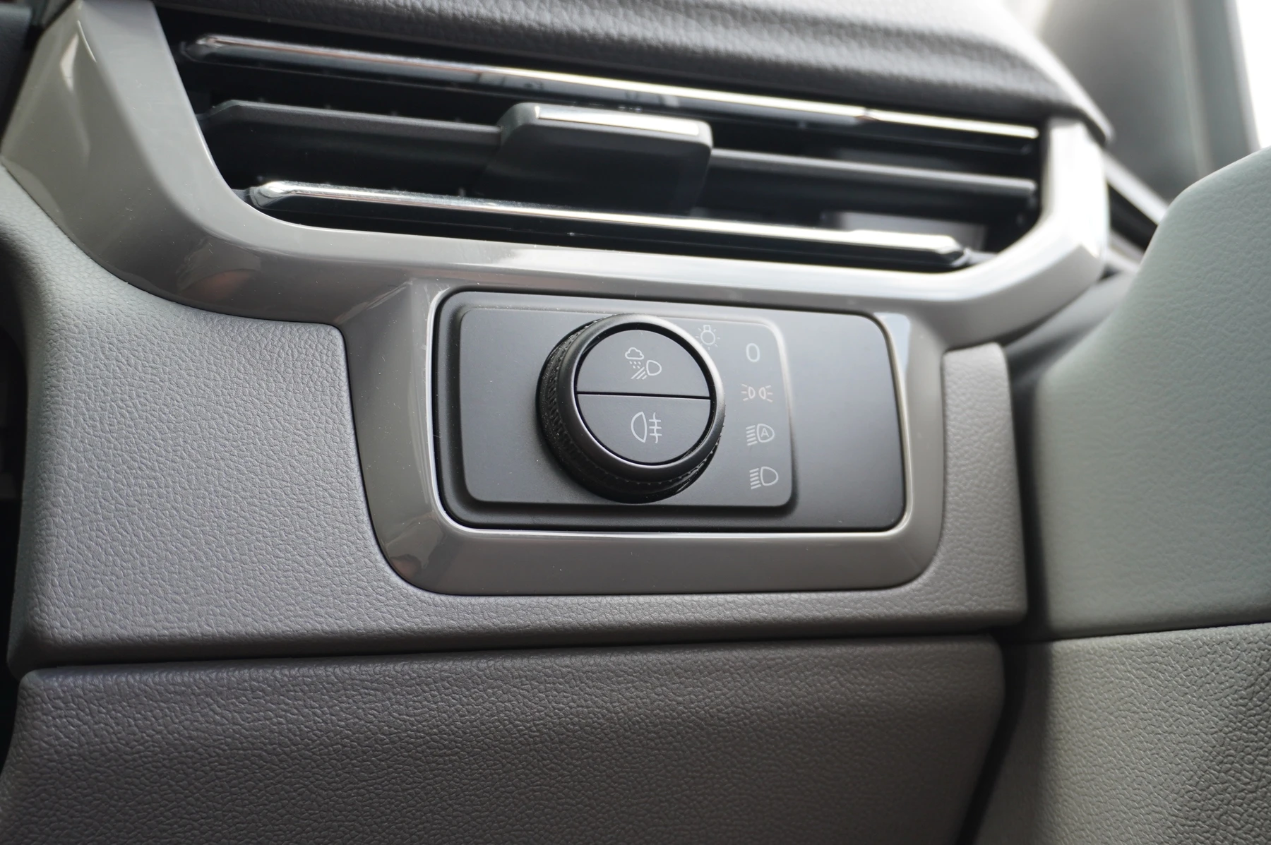 Volkswagen-Transporter-image-46