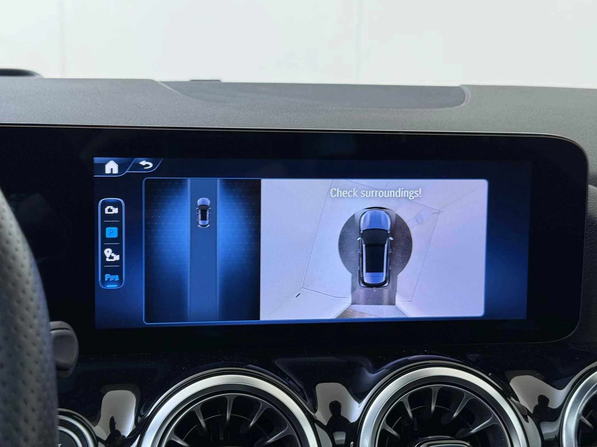 Mercedes-Benz-GLA-image-21