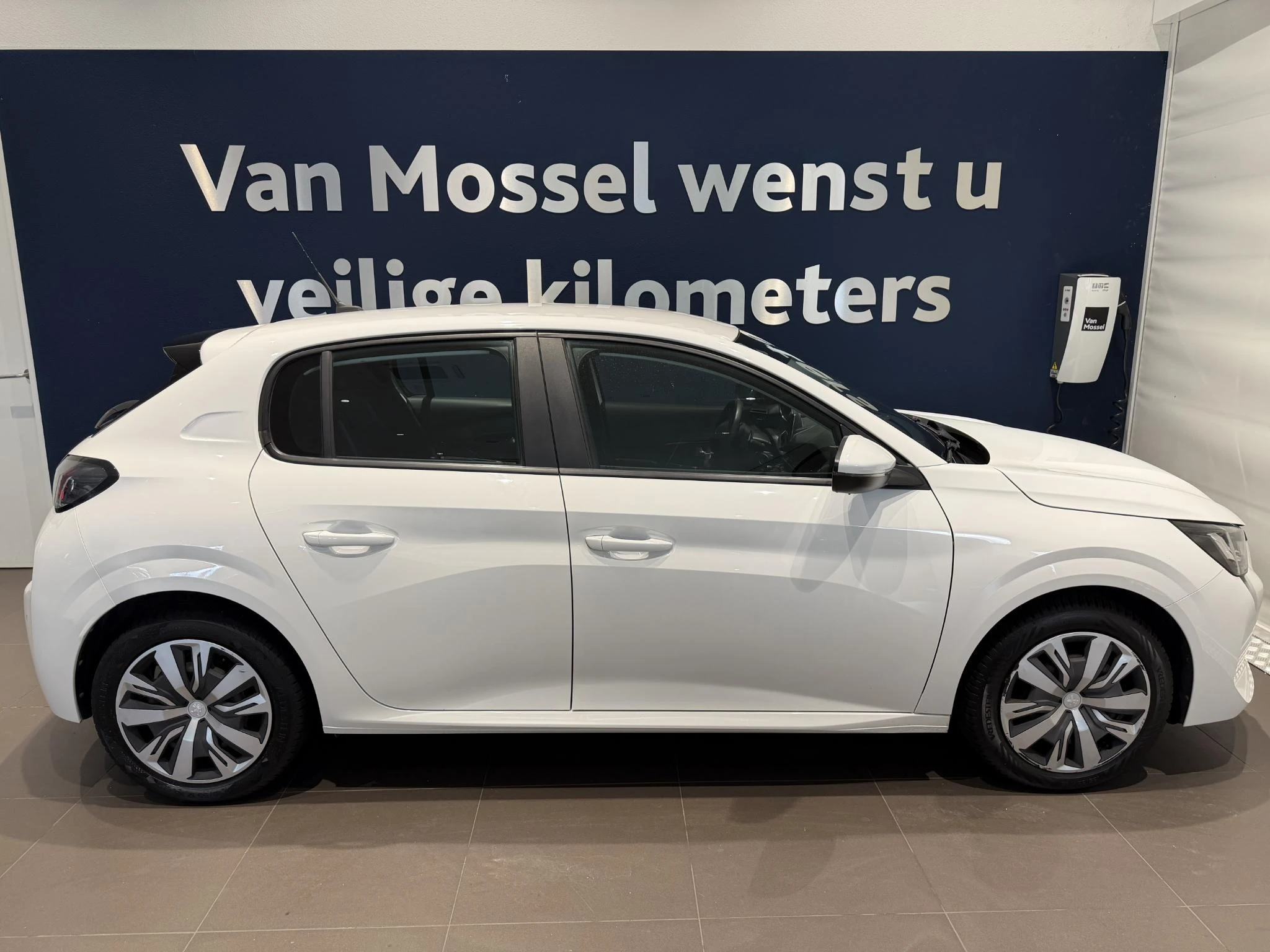 Peugeot-208-image-6
