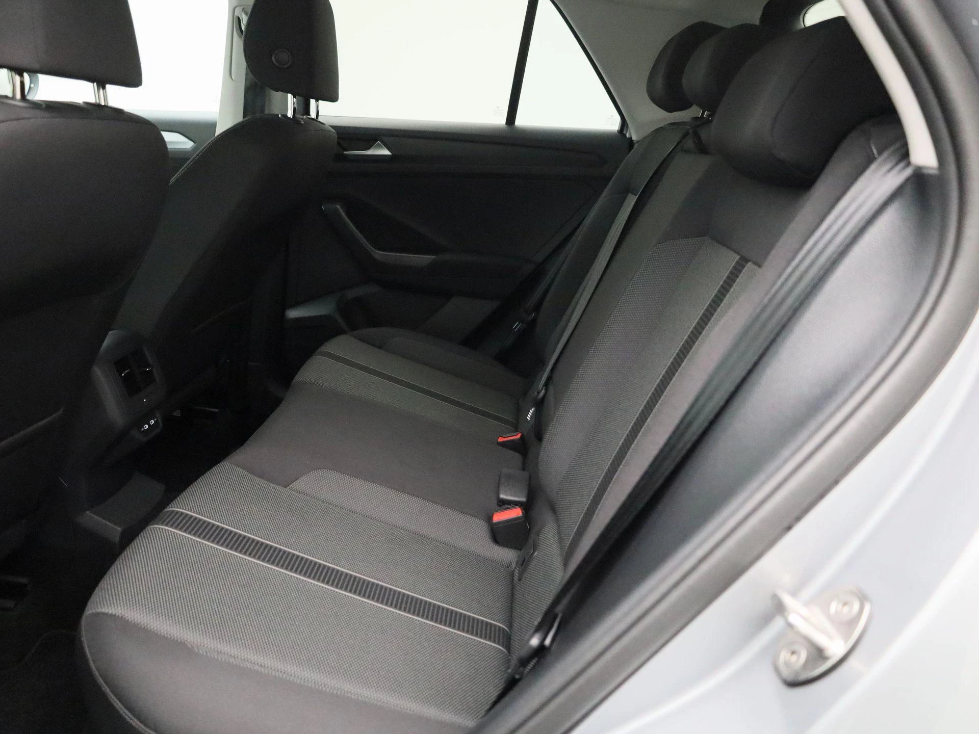 Volkswagen-T-Roc-image-11