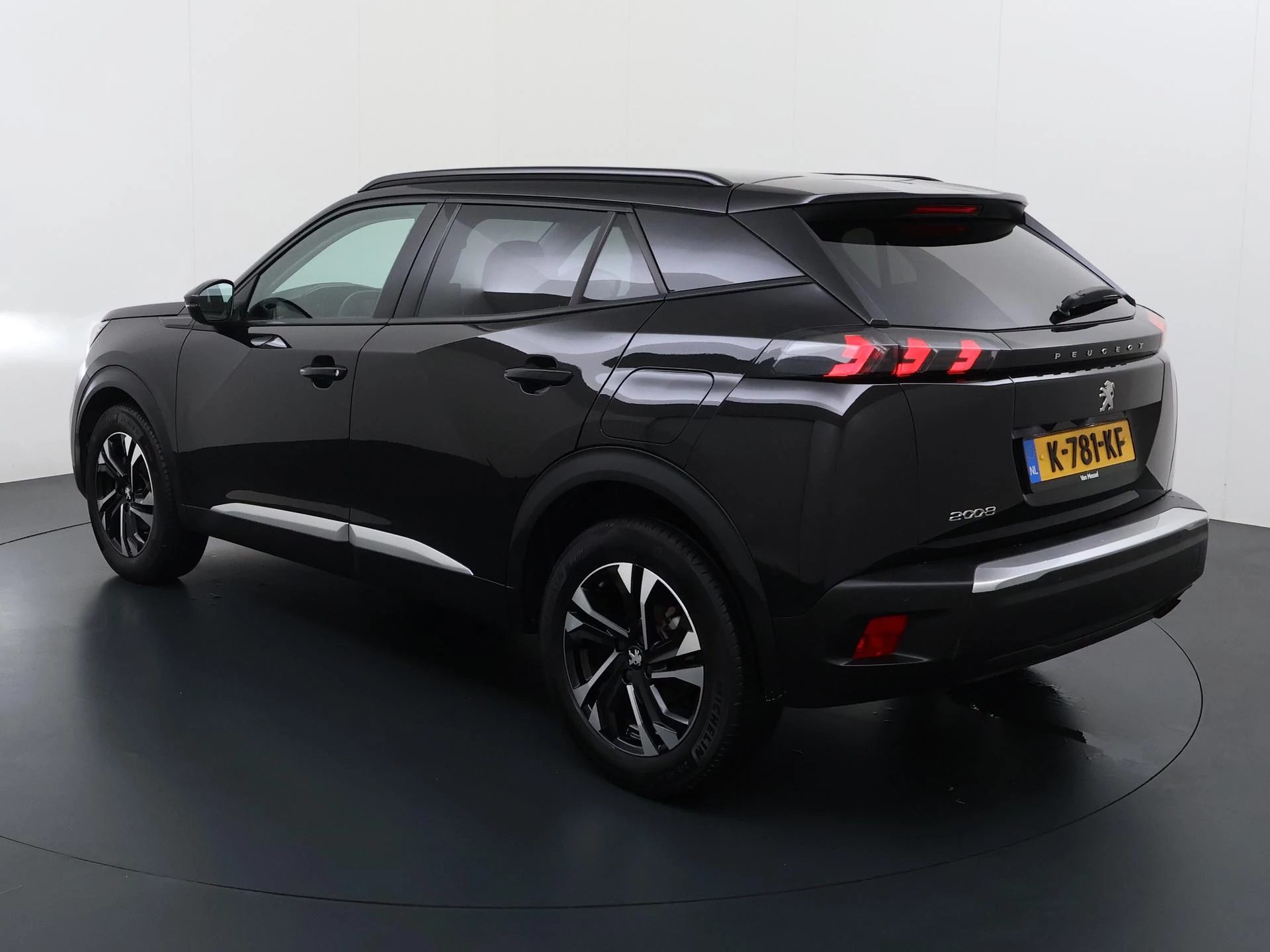 Peugeot-2008-image-1