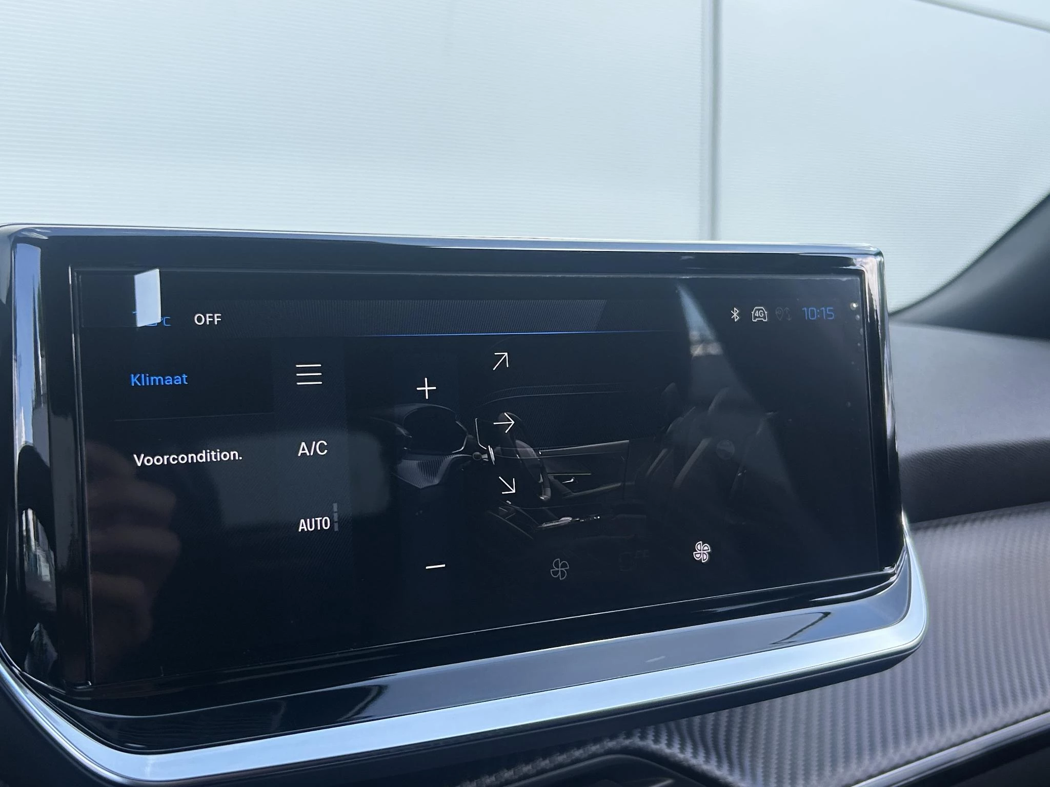 Peugeot e-2008 EV Allure 54 kWh